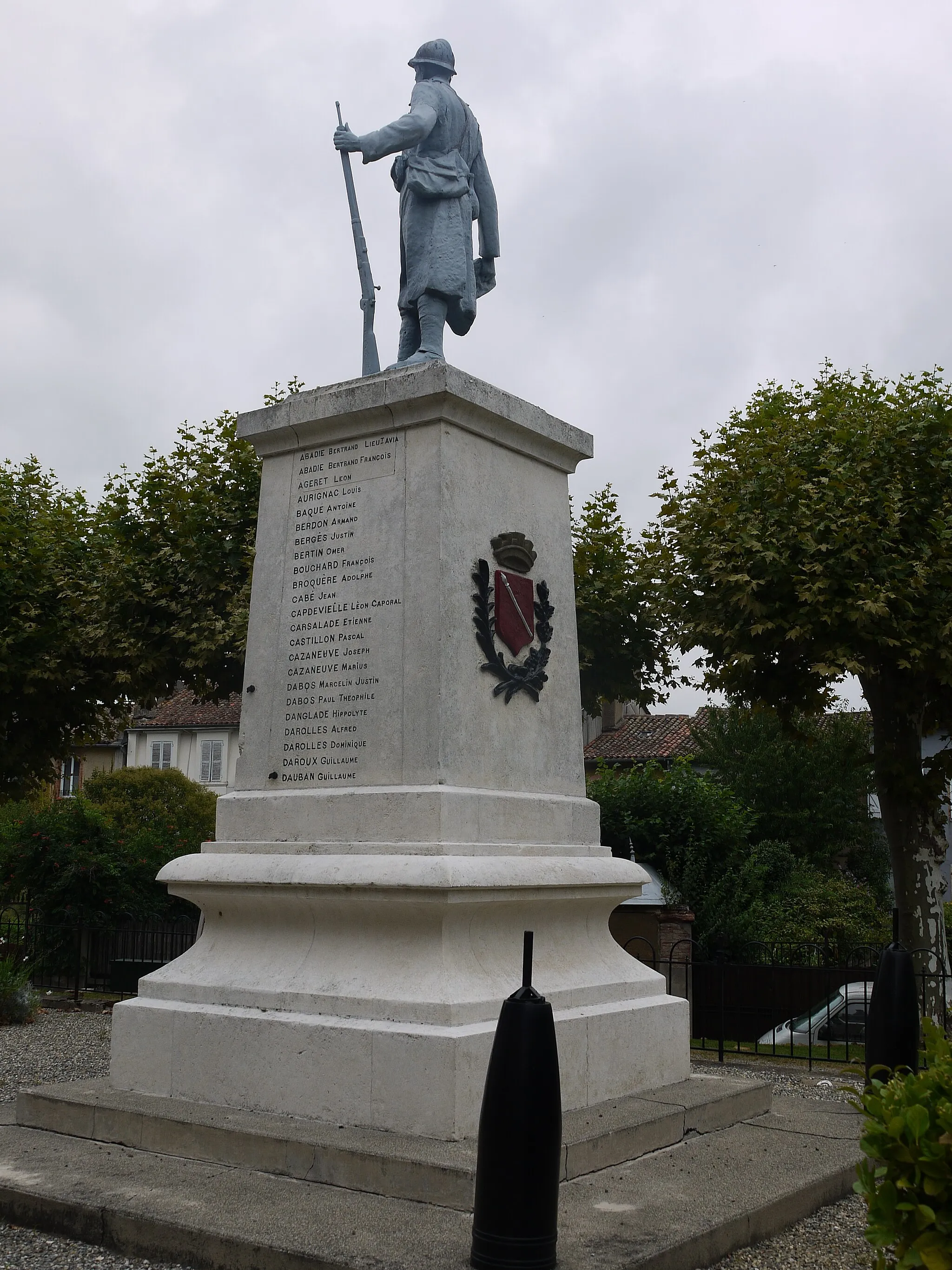 Photo showing: Le monument aux morts de Lombez