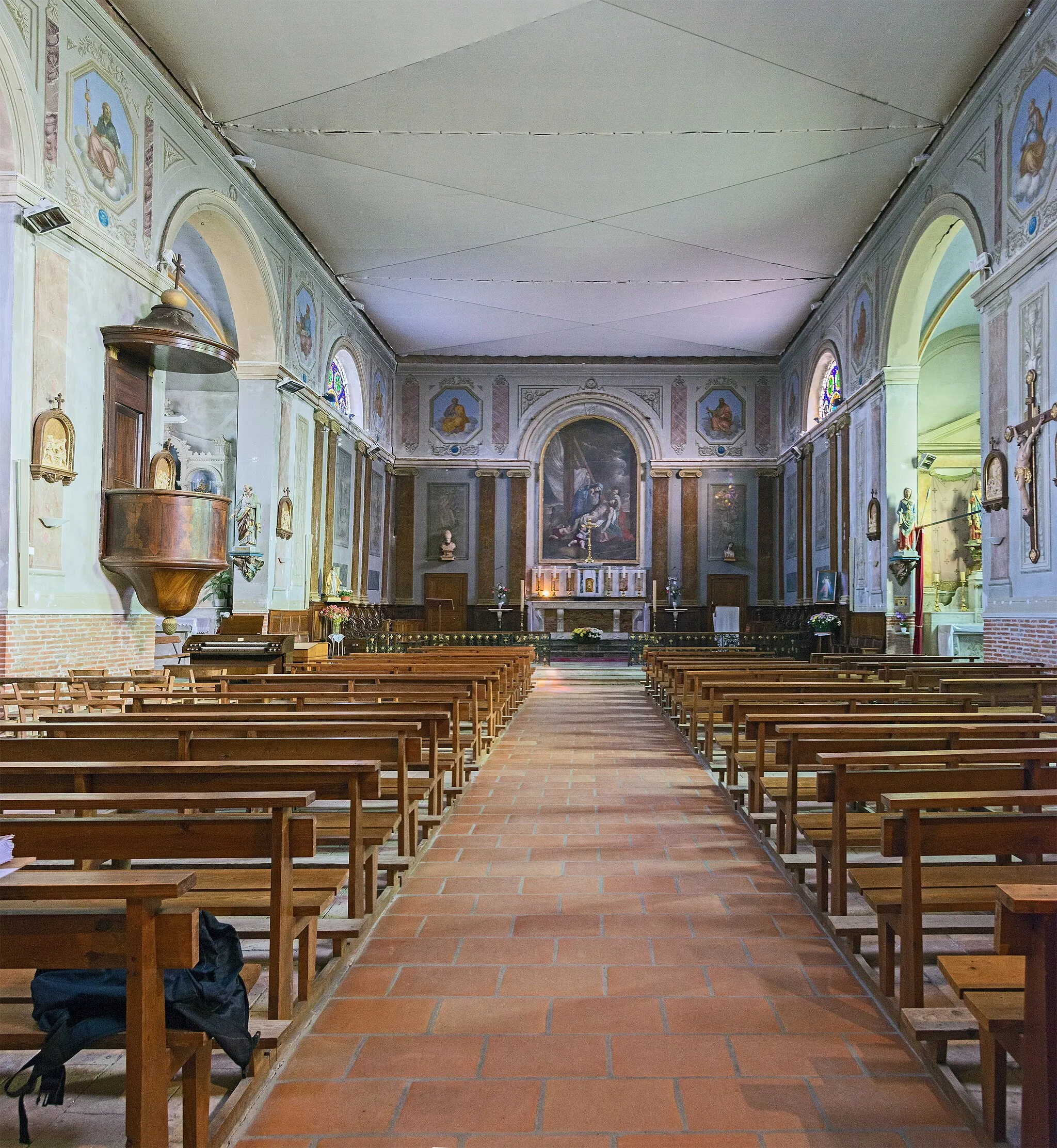 Photo showing: Church Saint-Saturnin of Merville, Haute-Garonne France – The nave decorated by the Pédoya brothers.