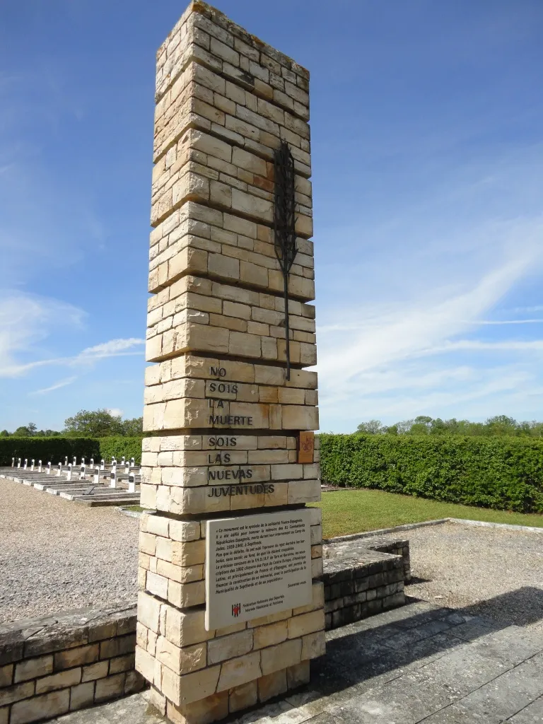 Photo showing: Stele in memory of Spanish internees who died in the Septfonds internment camp