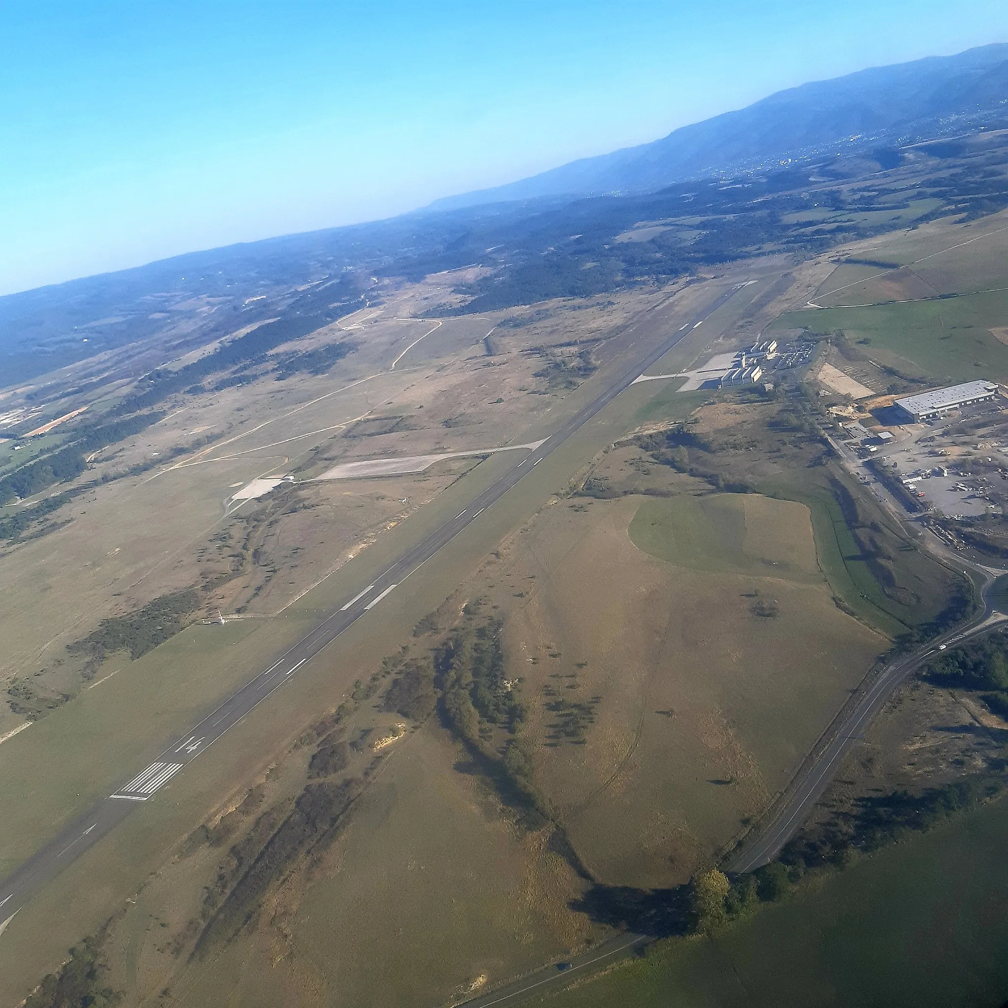 Photo showing: Vue aérienne de l'aéroport de Castres Mazamet