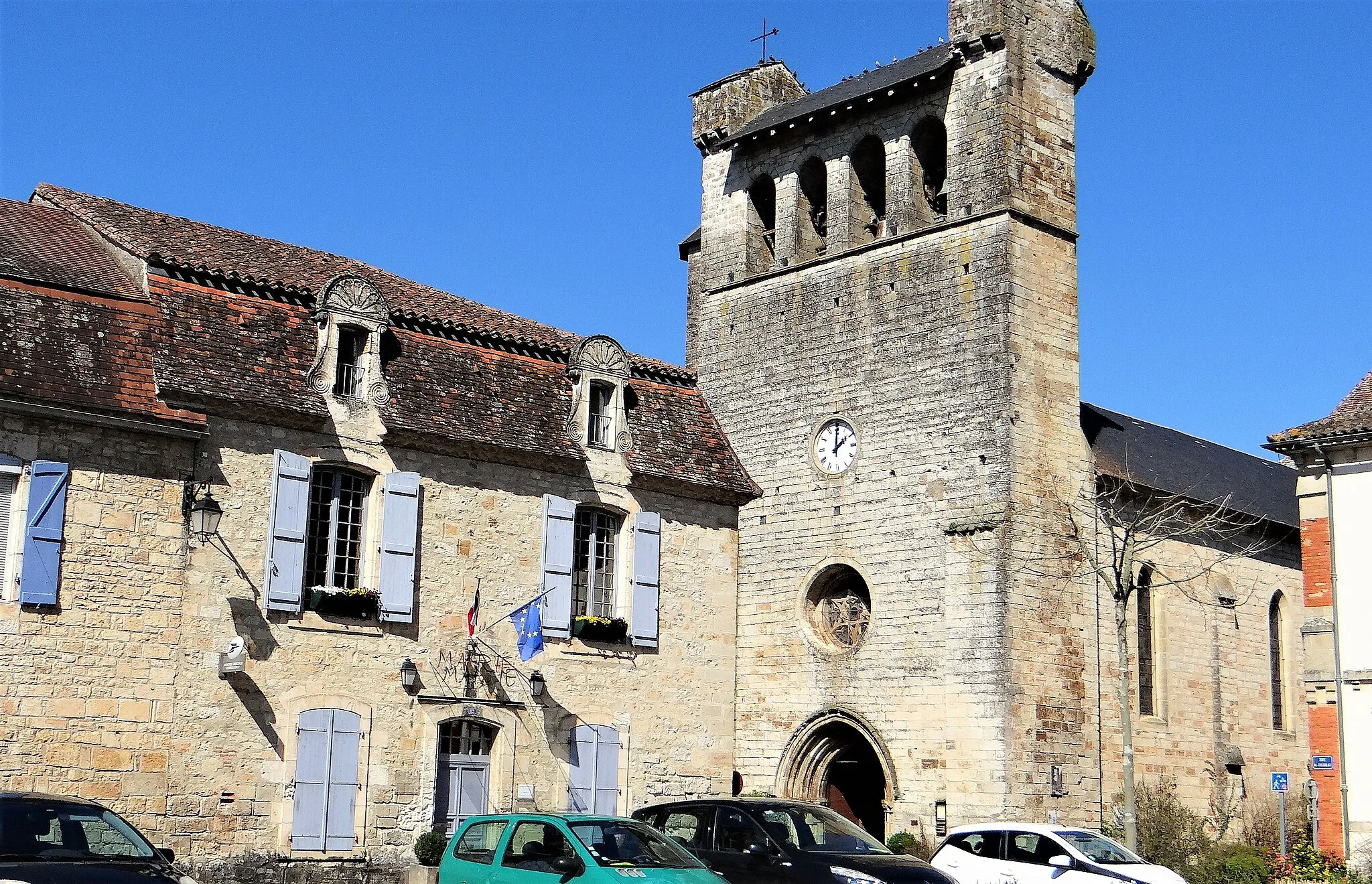 Photo showing: Castelfranc - La mairie et l'église Notre-Dame de l'Assomption