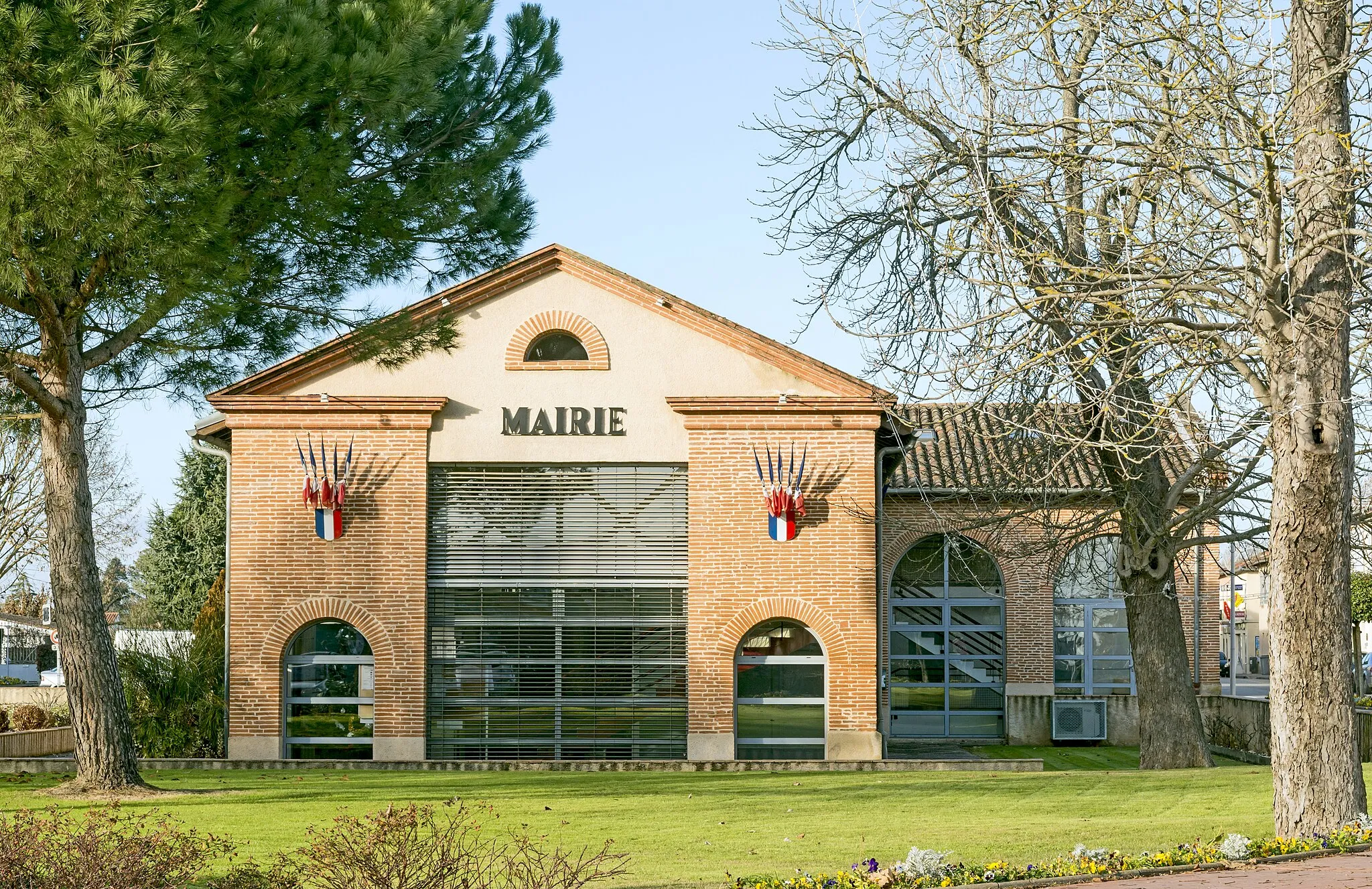 Photo showing: Bressols, Tarn et Garonne, France. Town hall.