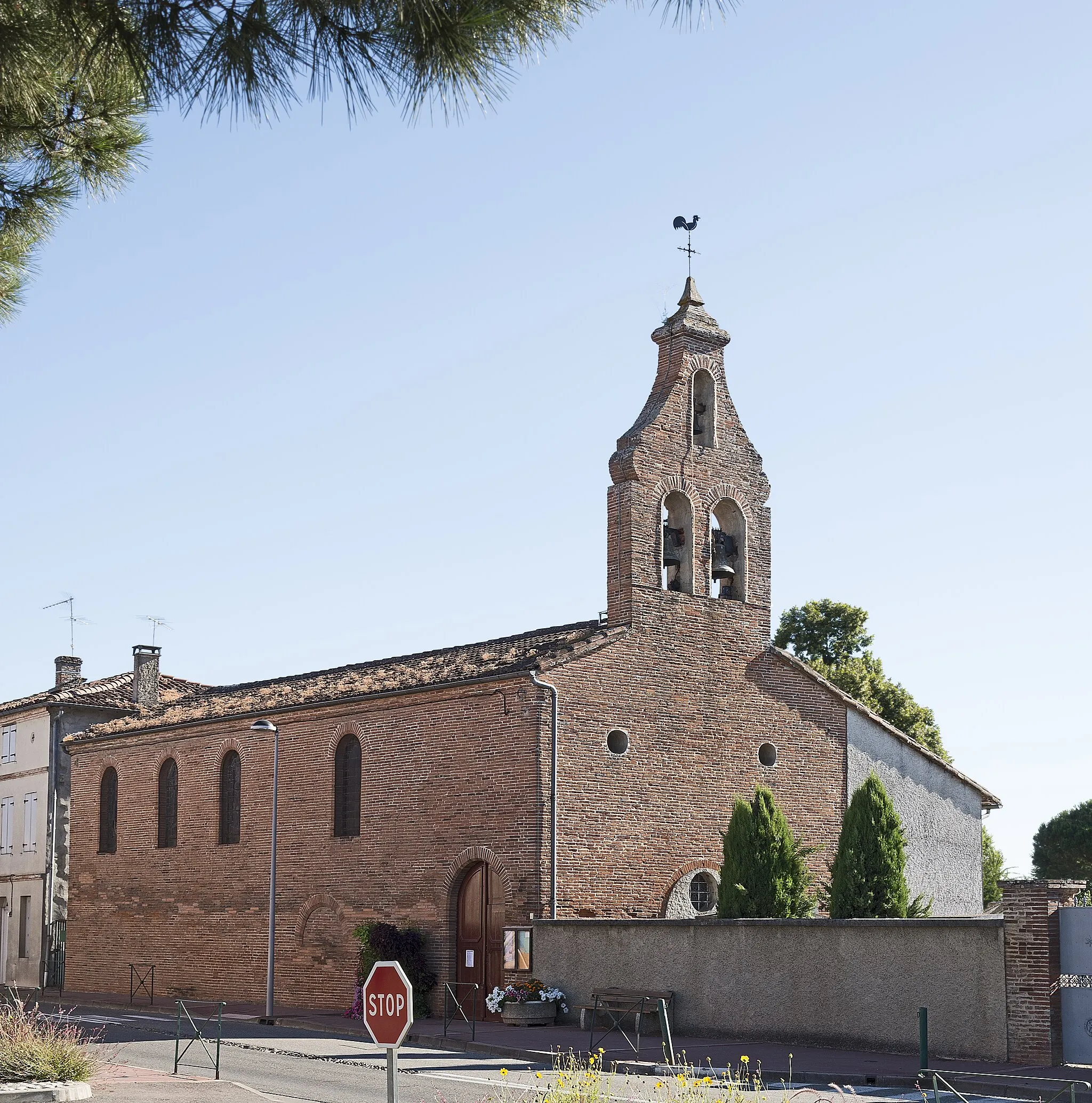 Photo showing: Bressols, Tarn et Garonne, France. The church "Notre Dame de la Nativité".