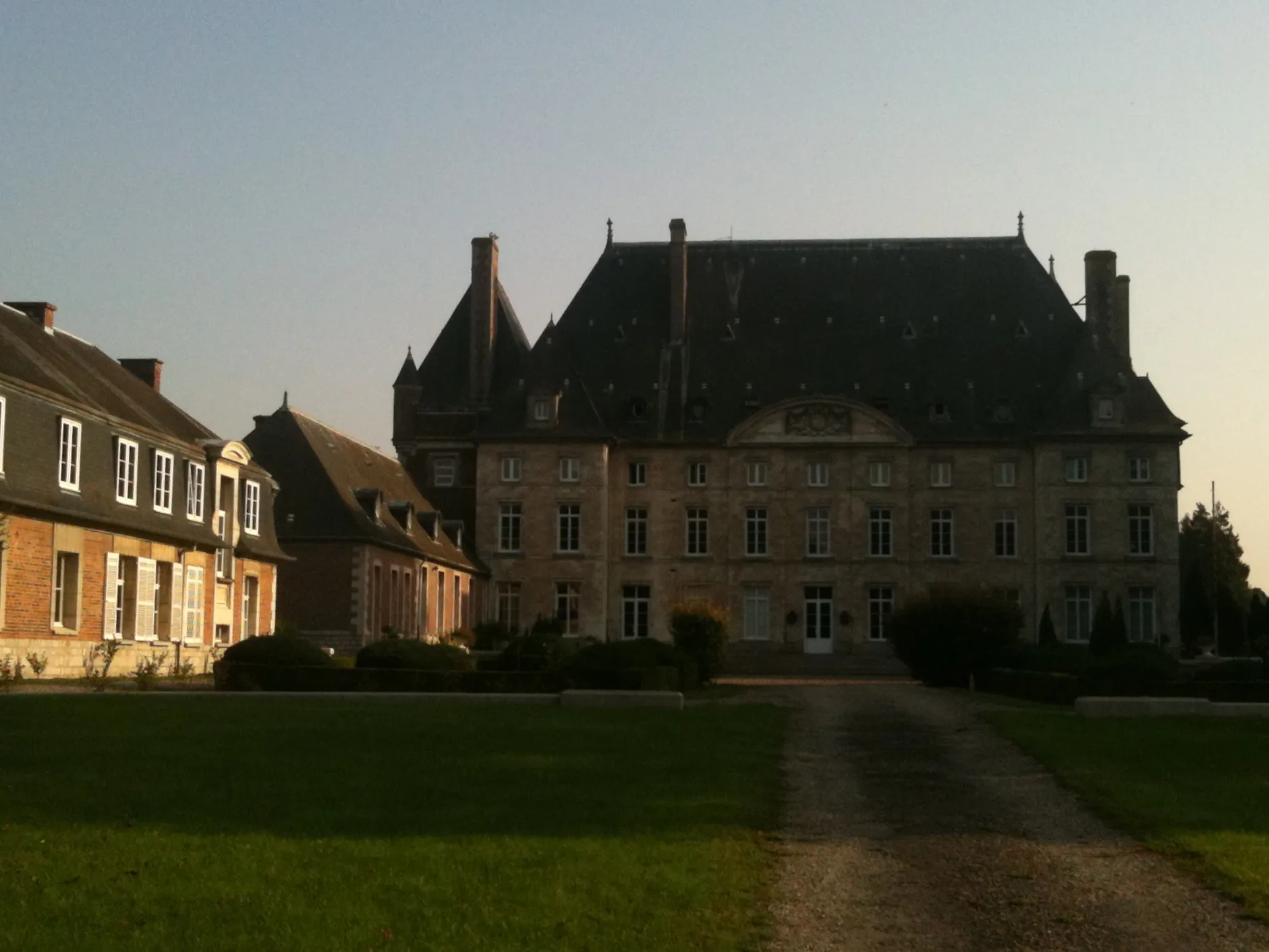 Photo showing: Castle of La Motte au Bois, with pilot school IAAG