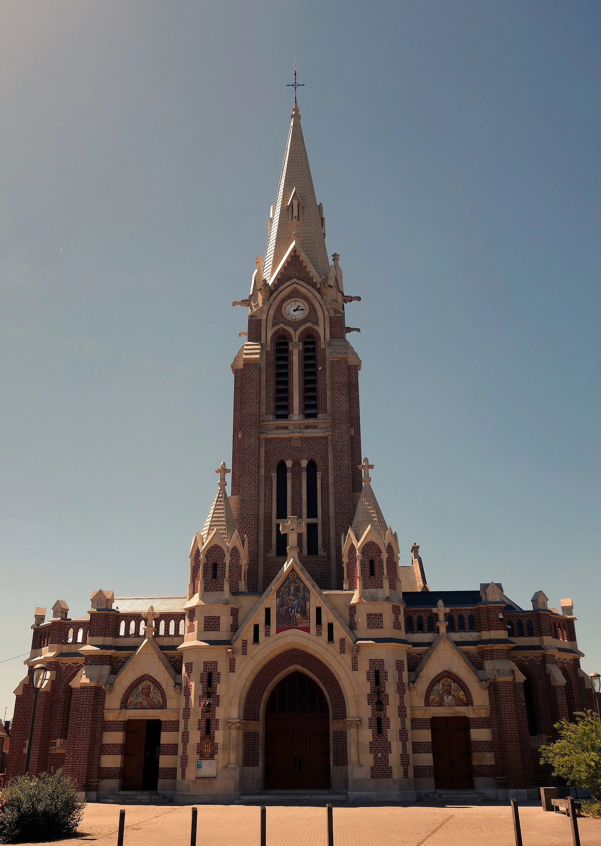 Photo showing: Nieppe (France - dép. du Nord) — Église Saint Martin - 1929 -Architectes Raoul Brandon et Daniel Brandon →
https://www.fondation-patrimoine.org/les-projets/eglise-saint-martin-de-nieppe