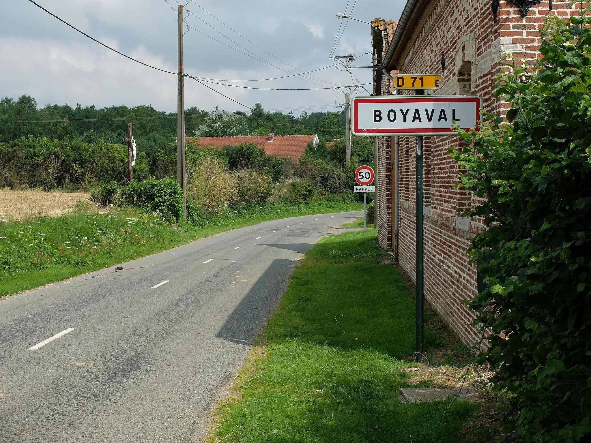 Photo showing: Vue d'une entrée de la commune de Boyaval.