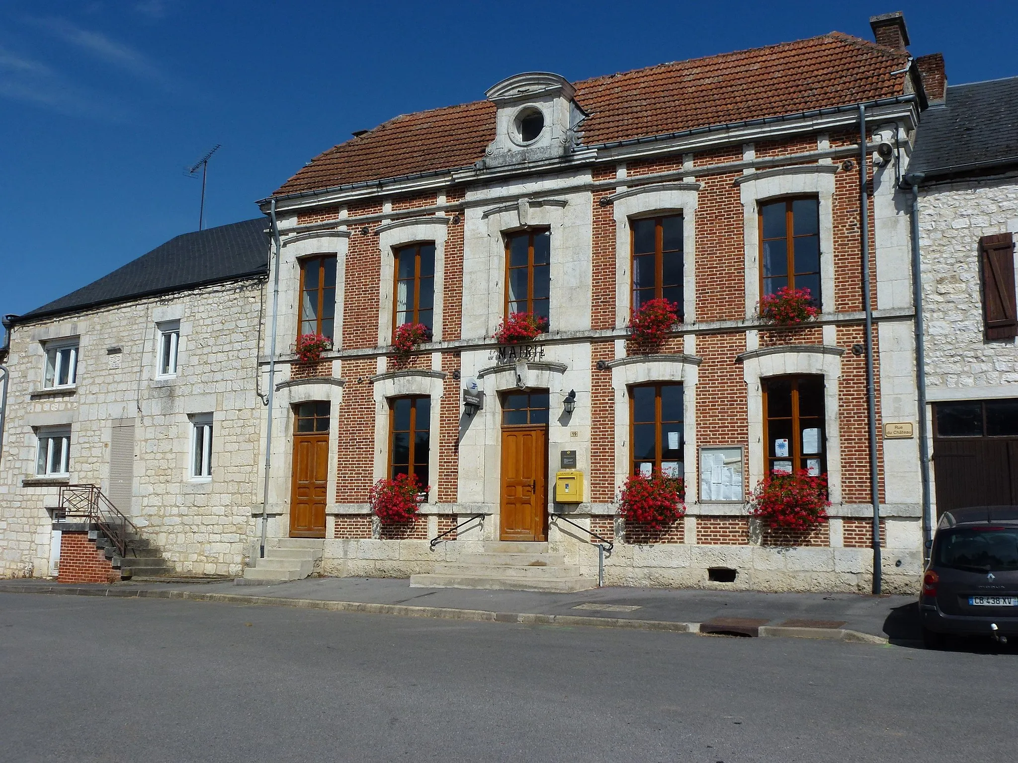 Photo showing: Aouste (Ardennes) mairie