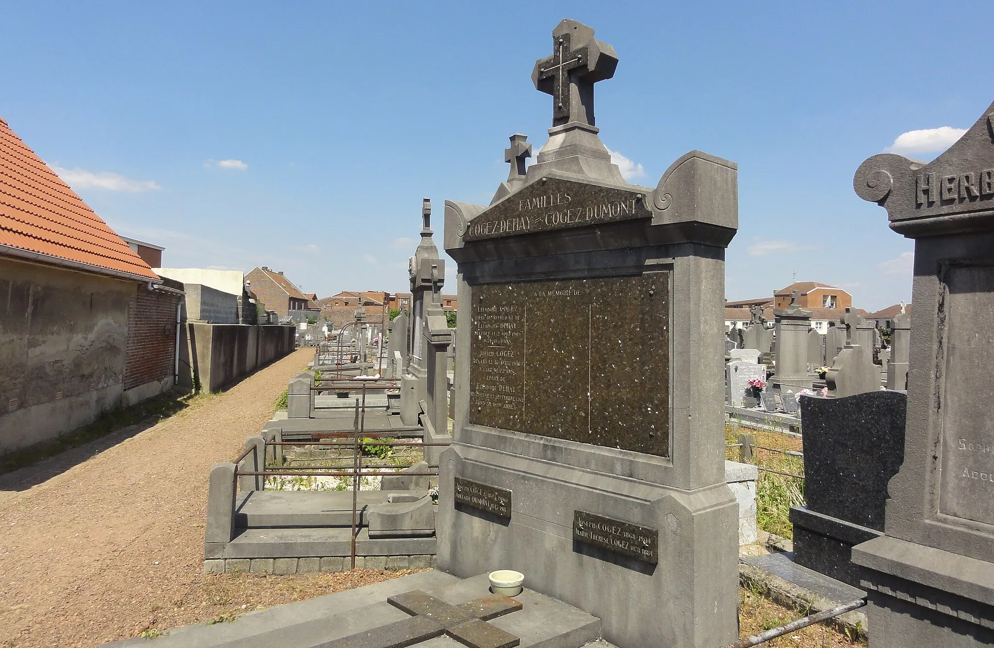 Photo showing: Depicted place: Cimetière de l'église Saint-Martin de Sin-le-Noble