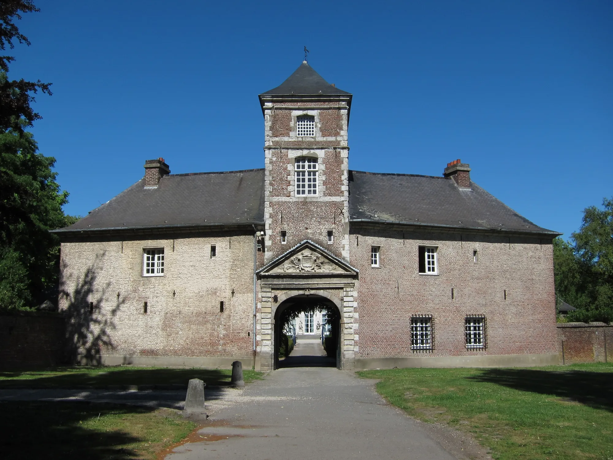 Photo showing: Le porche du château du Vert Bois à Bondues (Nord).