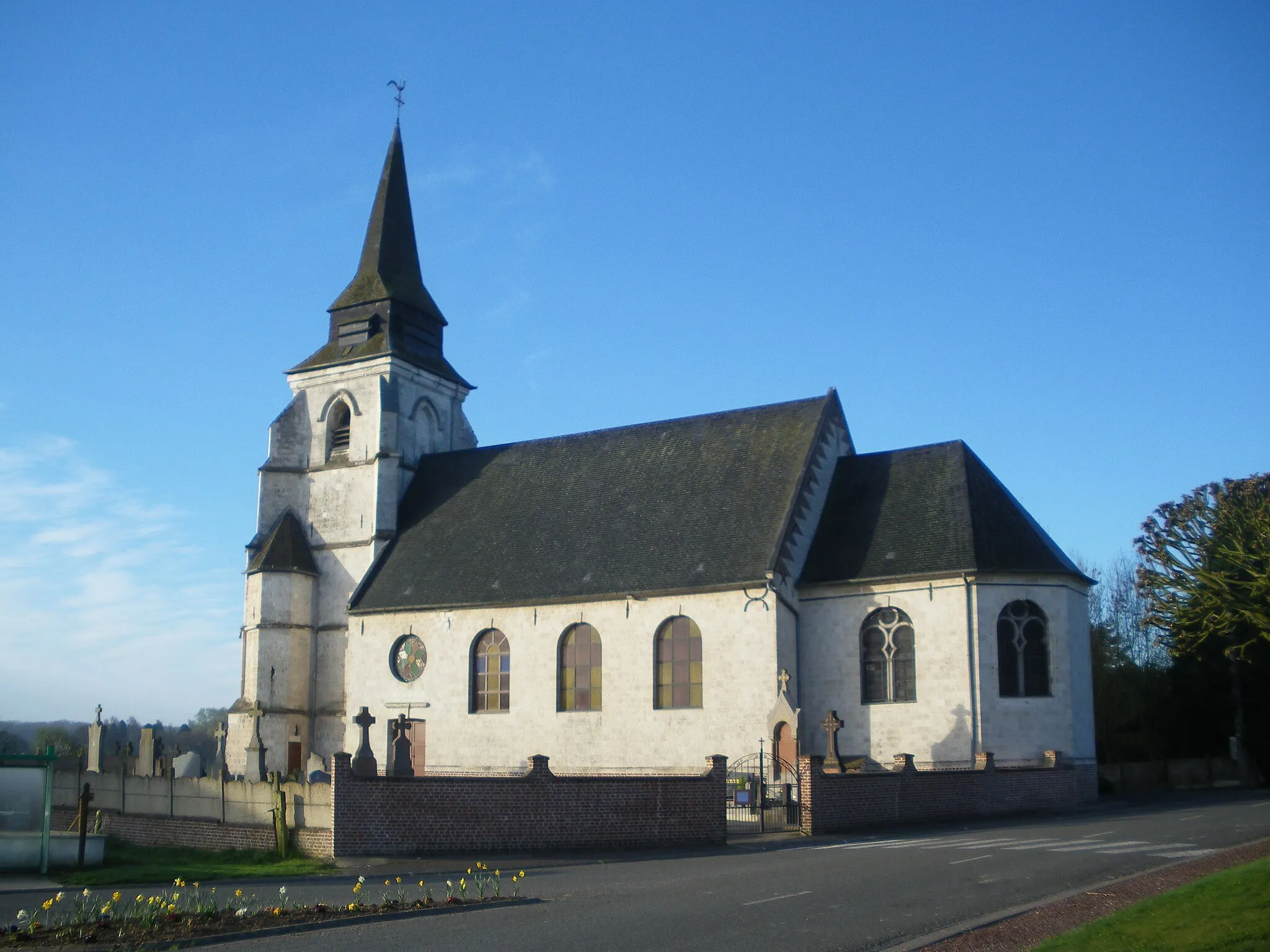 Photo showing: Vue de l'église Saint-Médard de Simencourt.