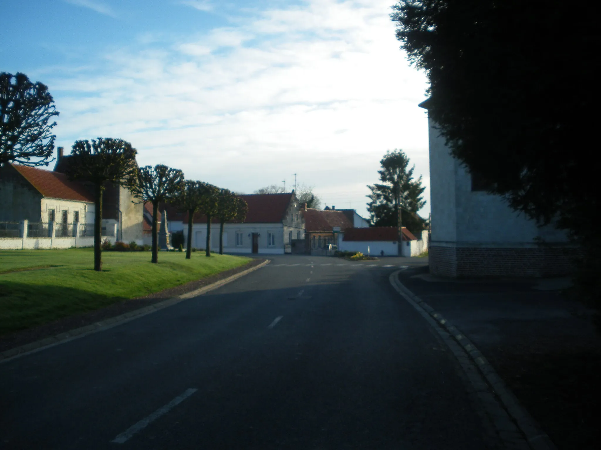 Photo showing: Vue de la place de Simencourt.