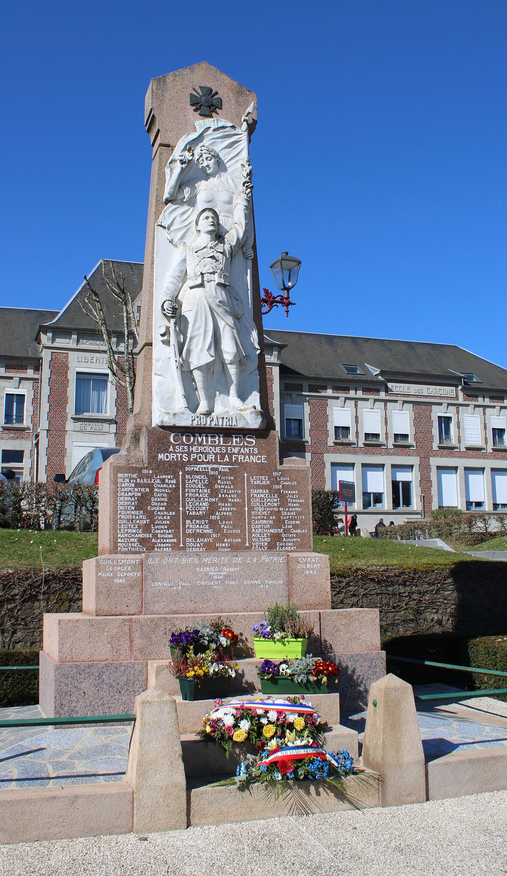 Photo showing: Monument aux morts