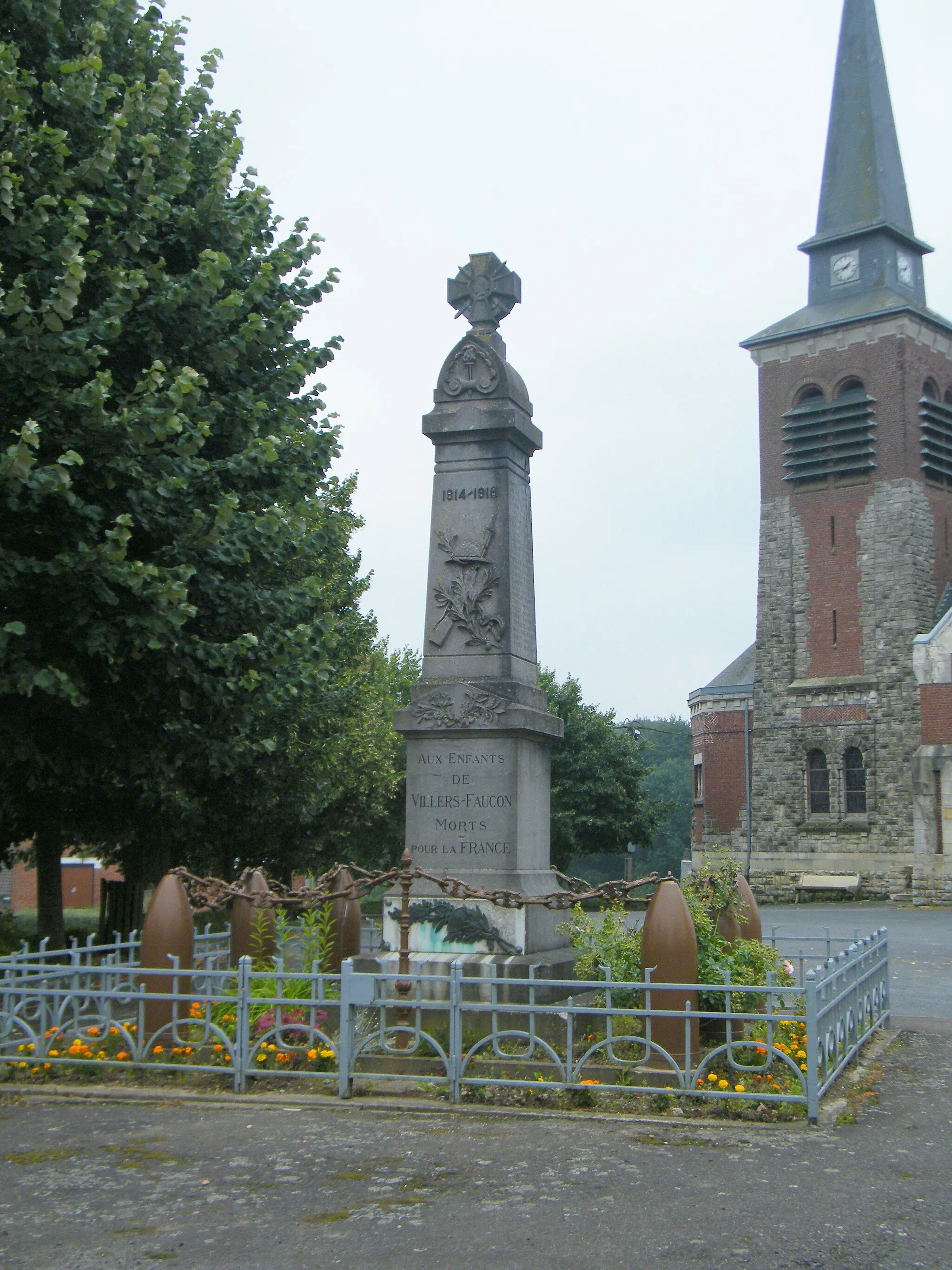 Photo showing: Monument aux morts pour la patrie.
