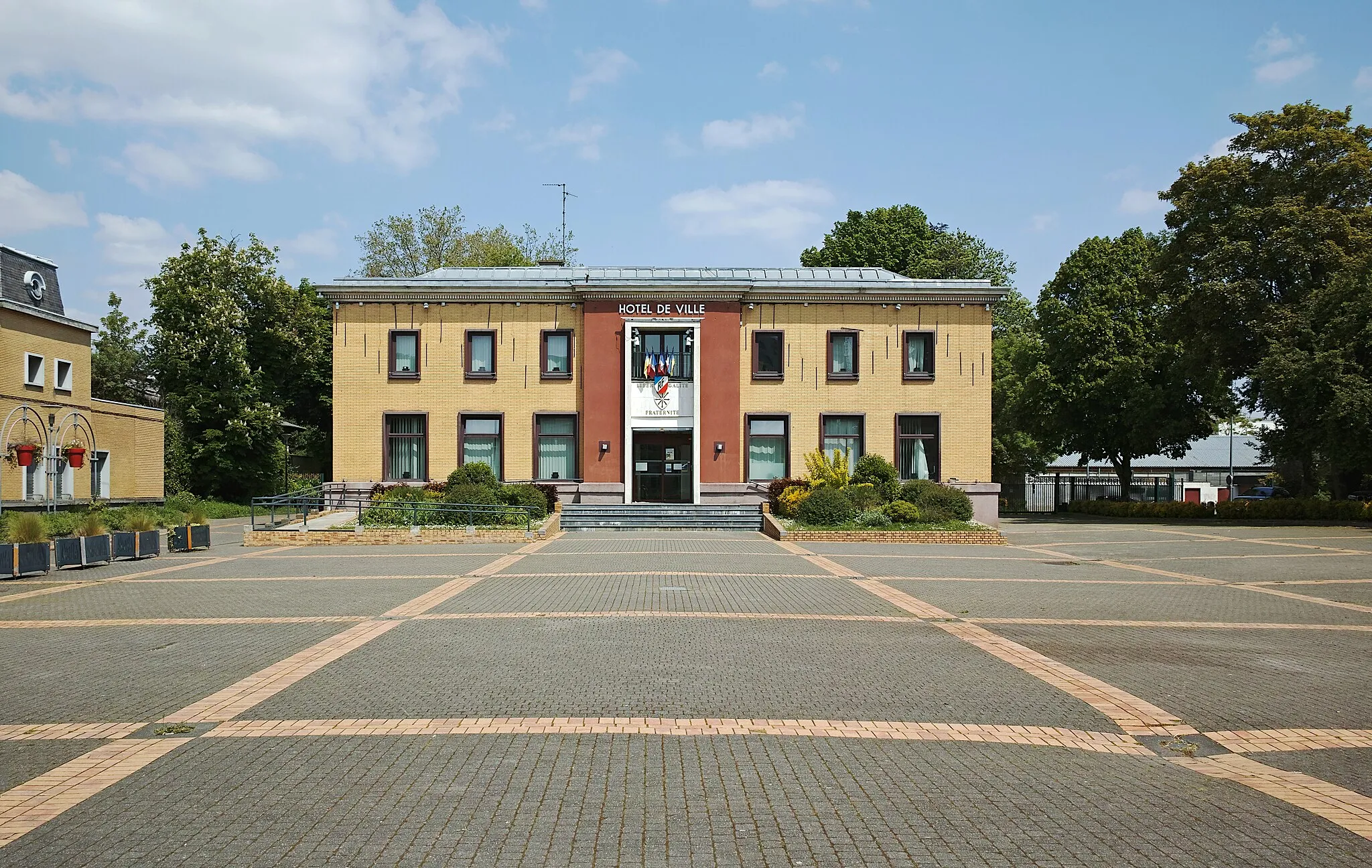 Photo showing: The former Château Lamblin, nowdays town hall of Ronchin.