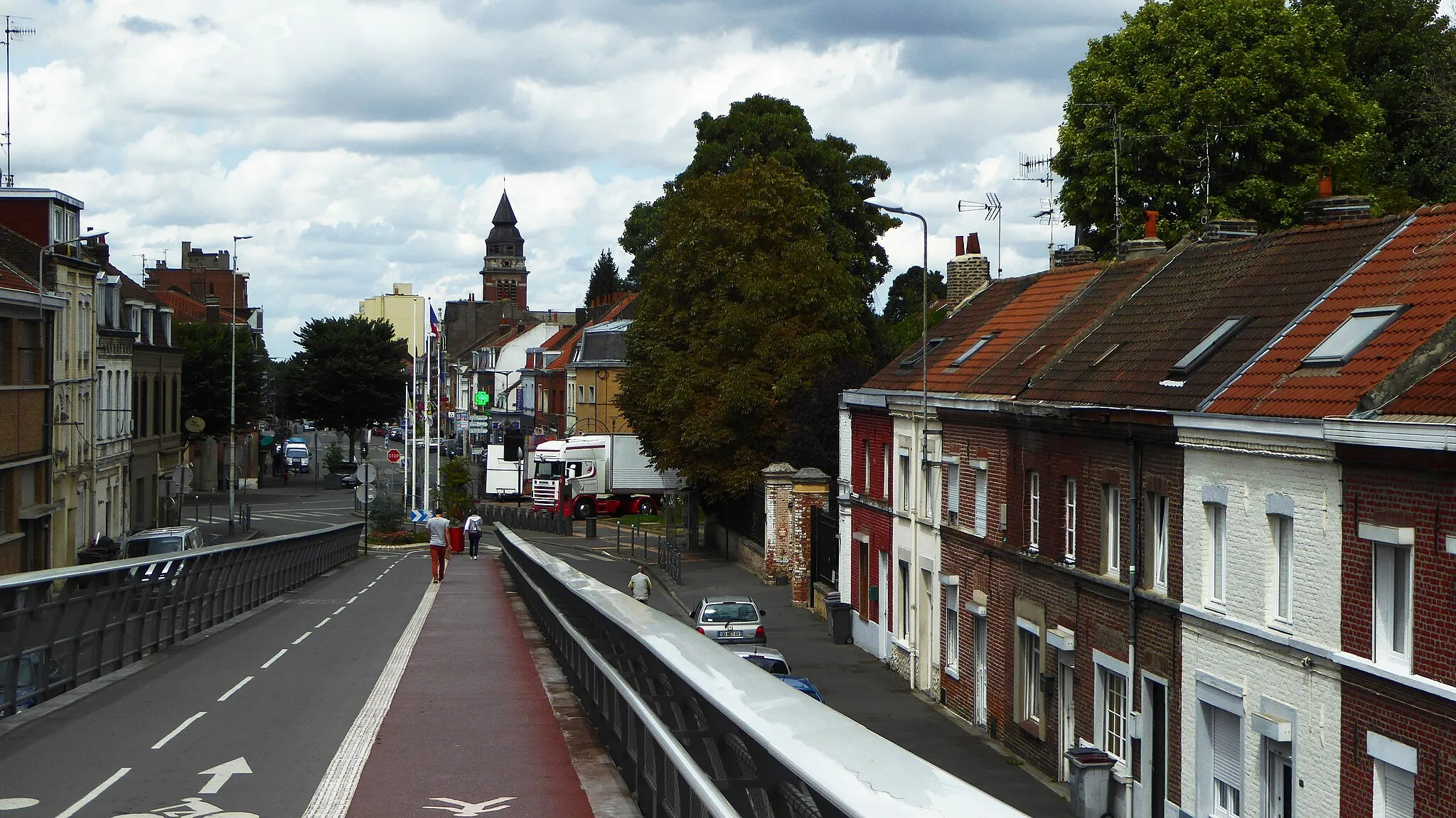 Photo showing: La "passerelle" avenue Jean. Jaurès .. Ronchin Nord.- France