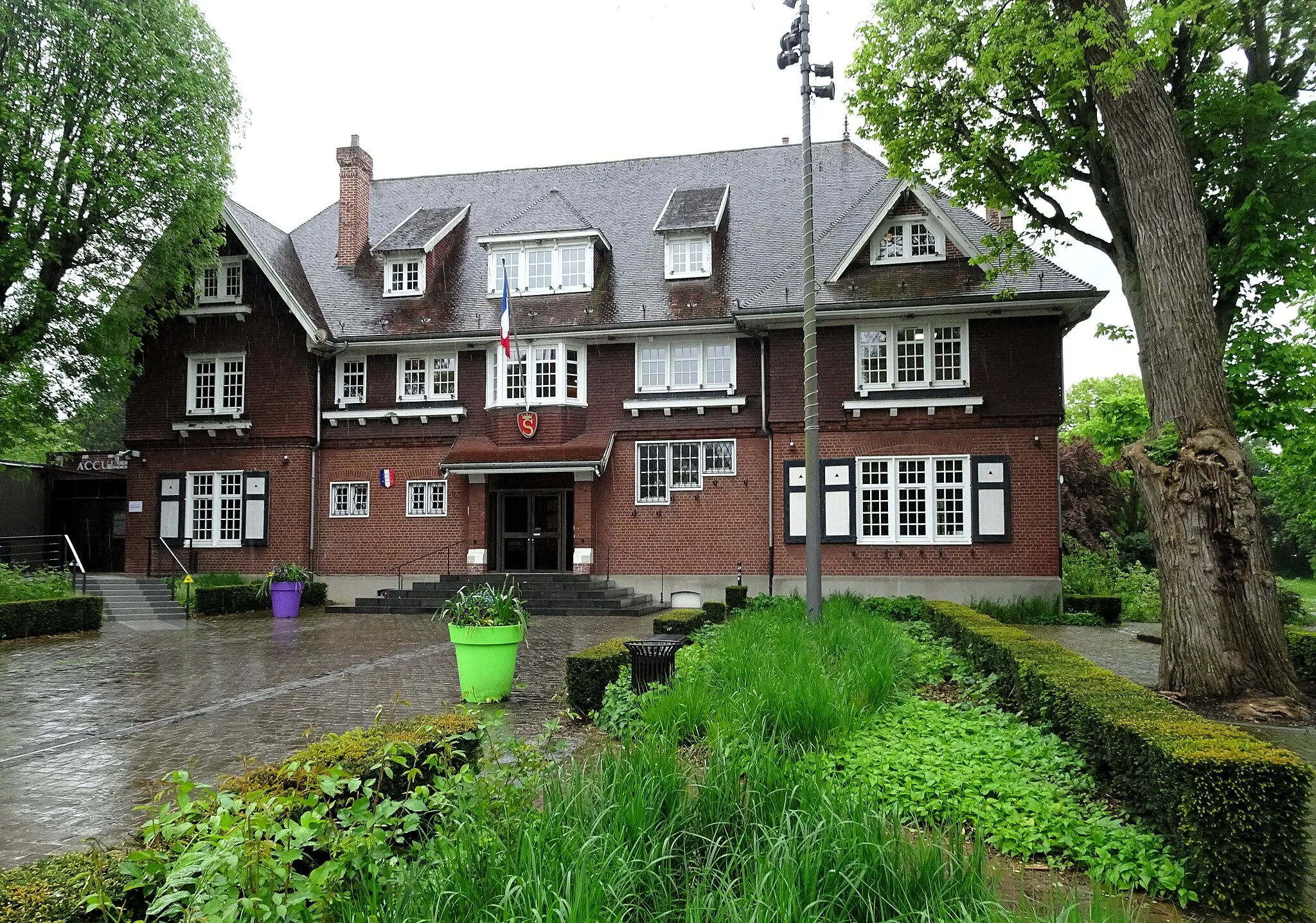 Photo showing: The town hall of Seclin, Nord, France.