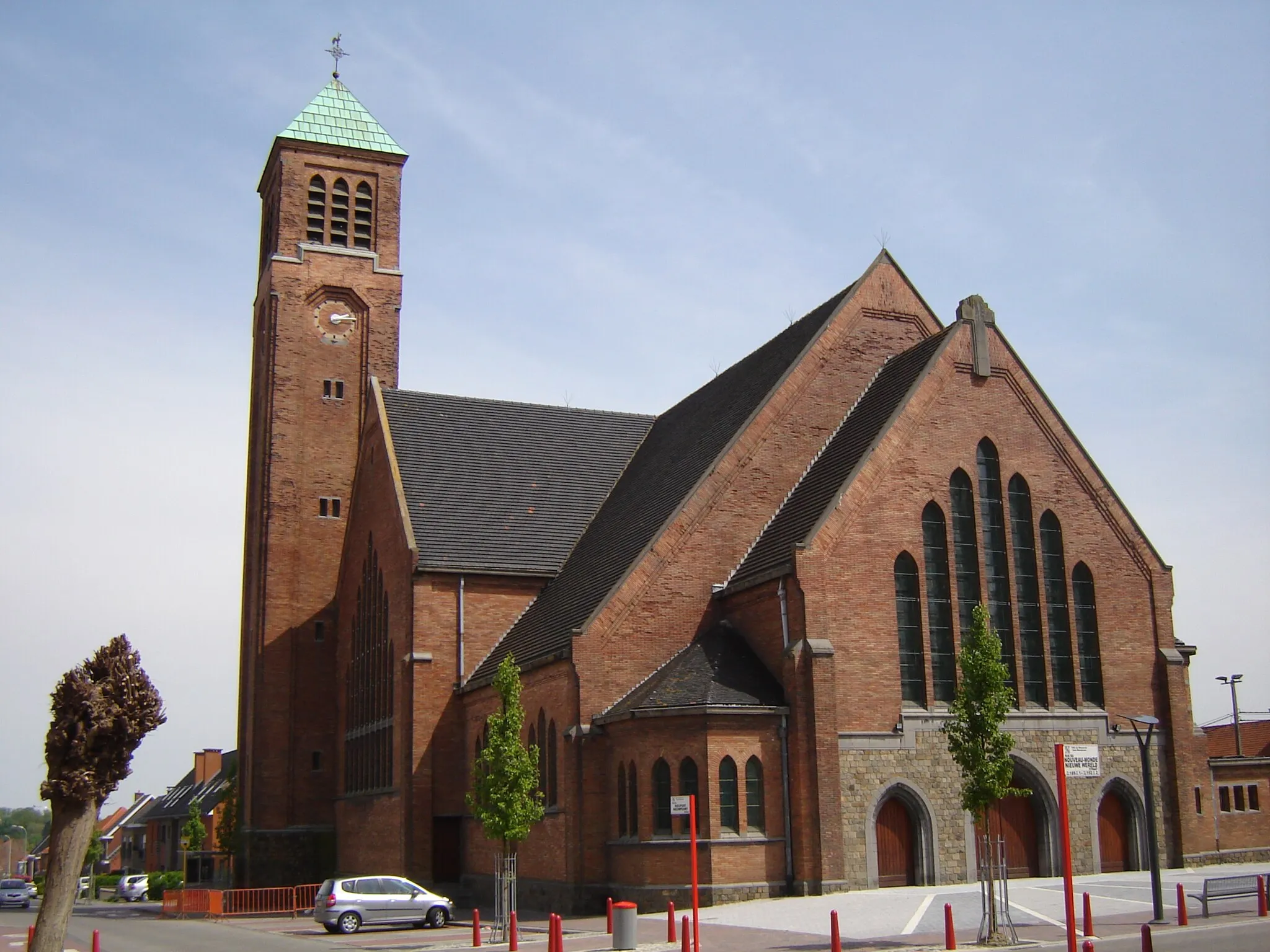 Photo showing: Church of the Good Shepherd, in the quarter Nouveau Monde, Mouscron. Mouscron, Hainaut, Belgium