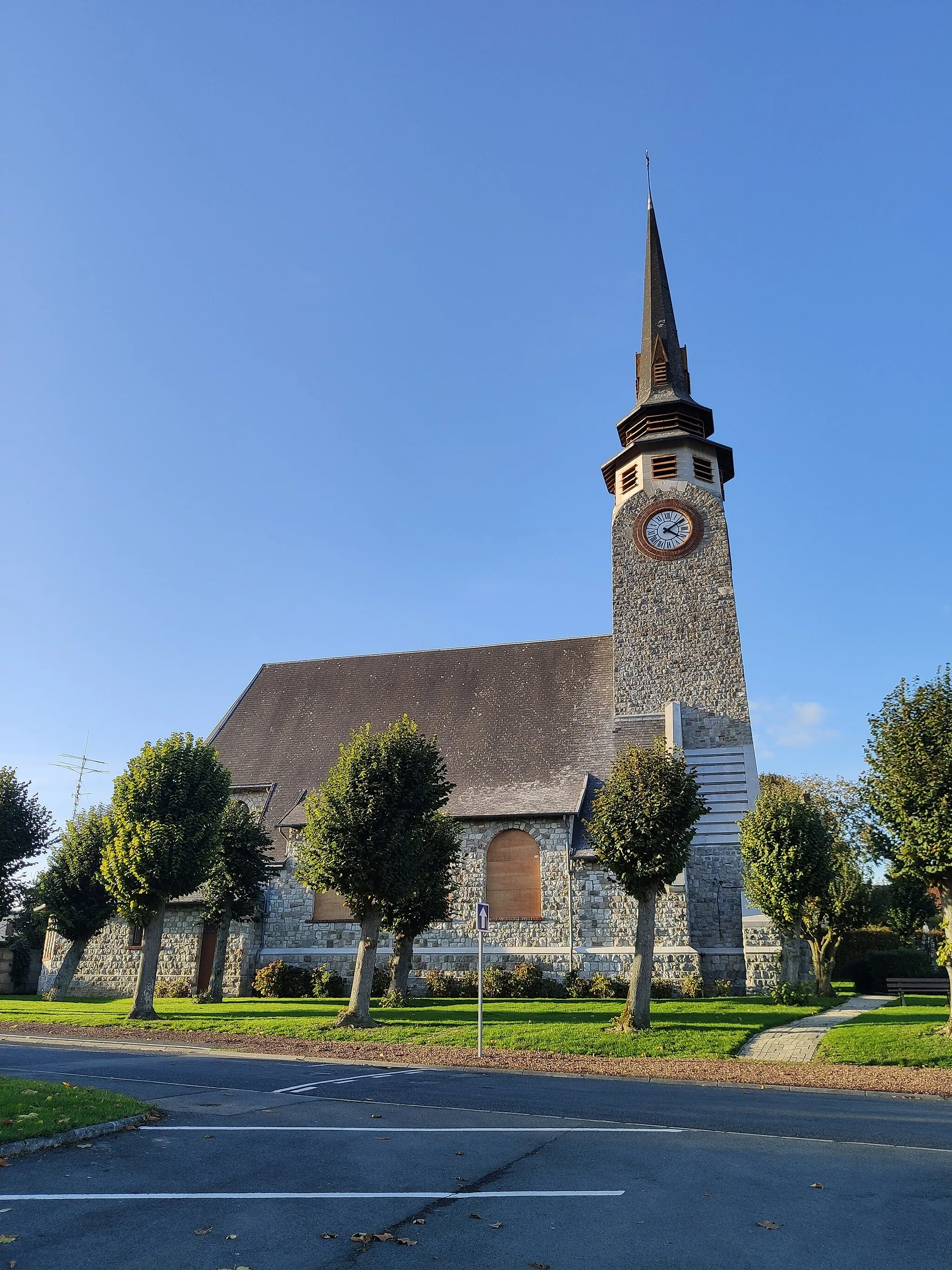 Photo showing: Boiry-Sainte-Rictrude : côté de l'église Saint-Rictrude