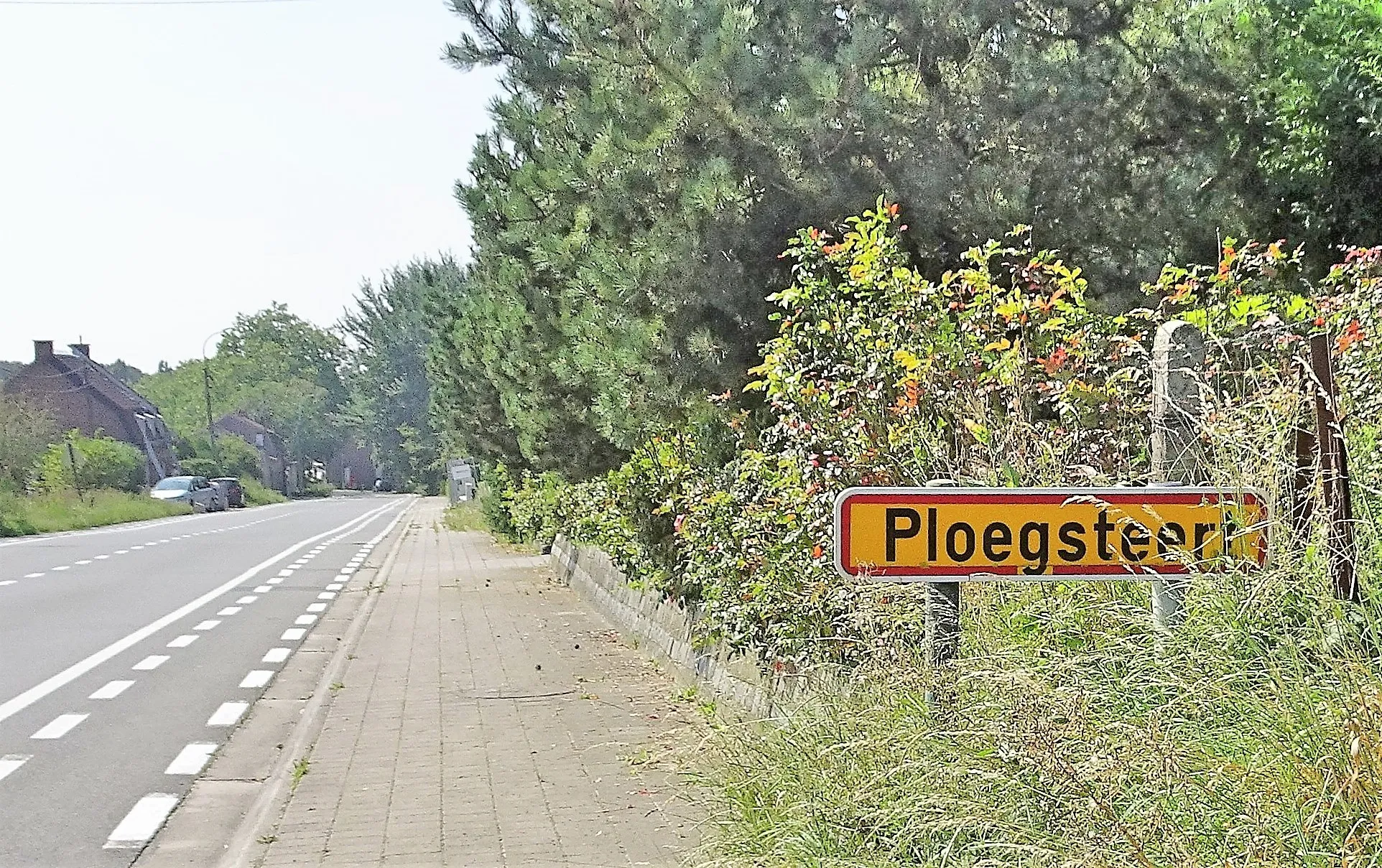 Photo showing: {Ploegsteert, city limit sign