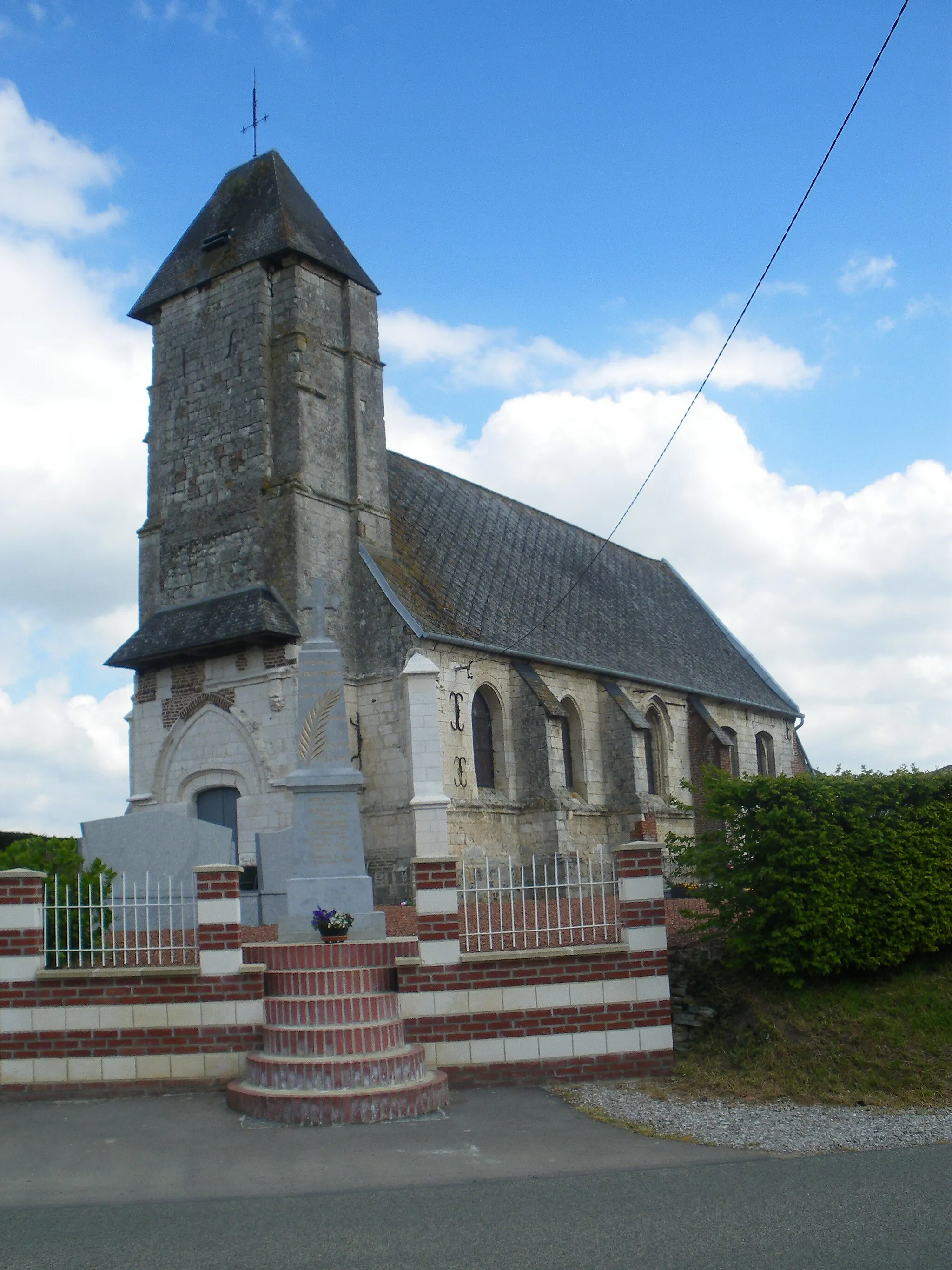 Photo showing: Vue de l'église Notre-Dame et du monument aux morts de Canettemont.