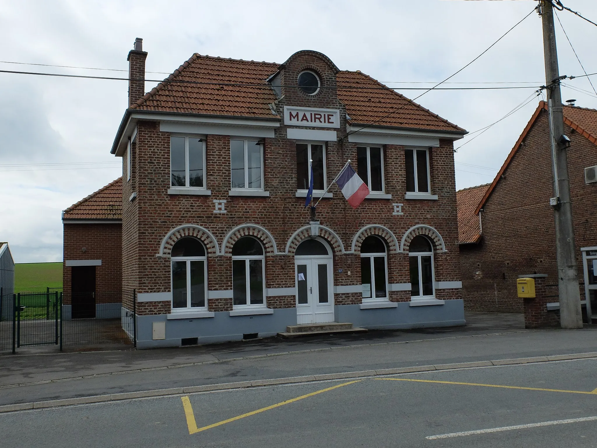 Photo showing: Vue de la mairie de Noreuil.