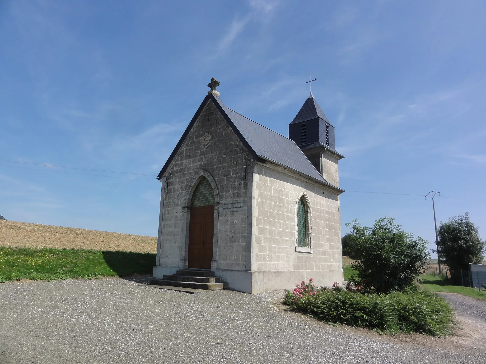 Photo showing: Origny-Sainte-Benoite (Aisne) chapelle de Courjumelles