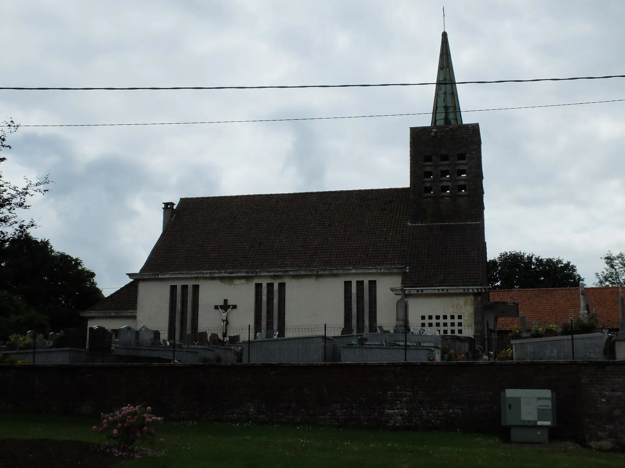 Photo showing: Vue de l'église Saint-André de Moringhem.