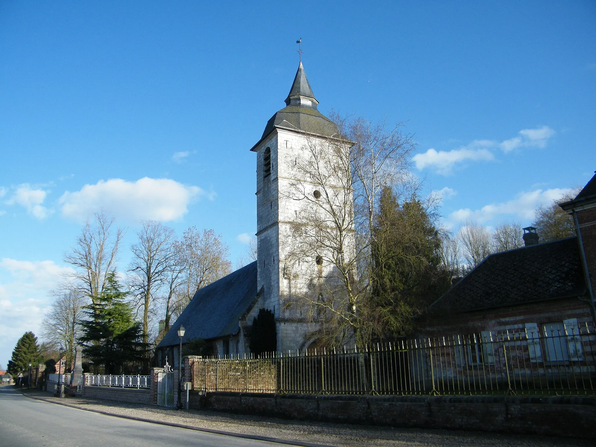 Photo showing: L'église Saint-Pierre de Noyelles-en-Chaussée, Somme, France.