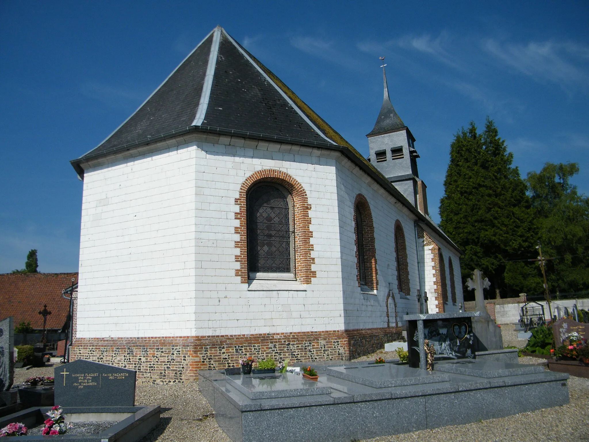 Photo showing: Le chevet à trois pans de Saint-Pierre de canchy.