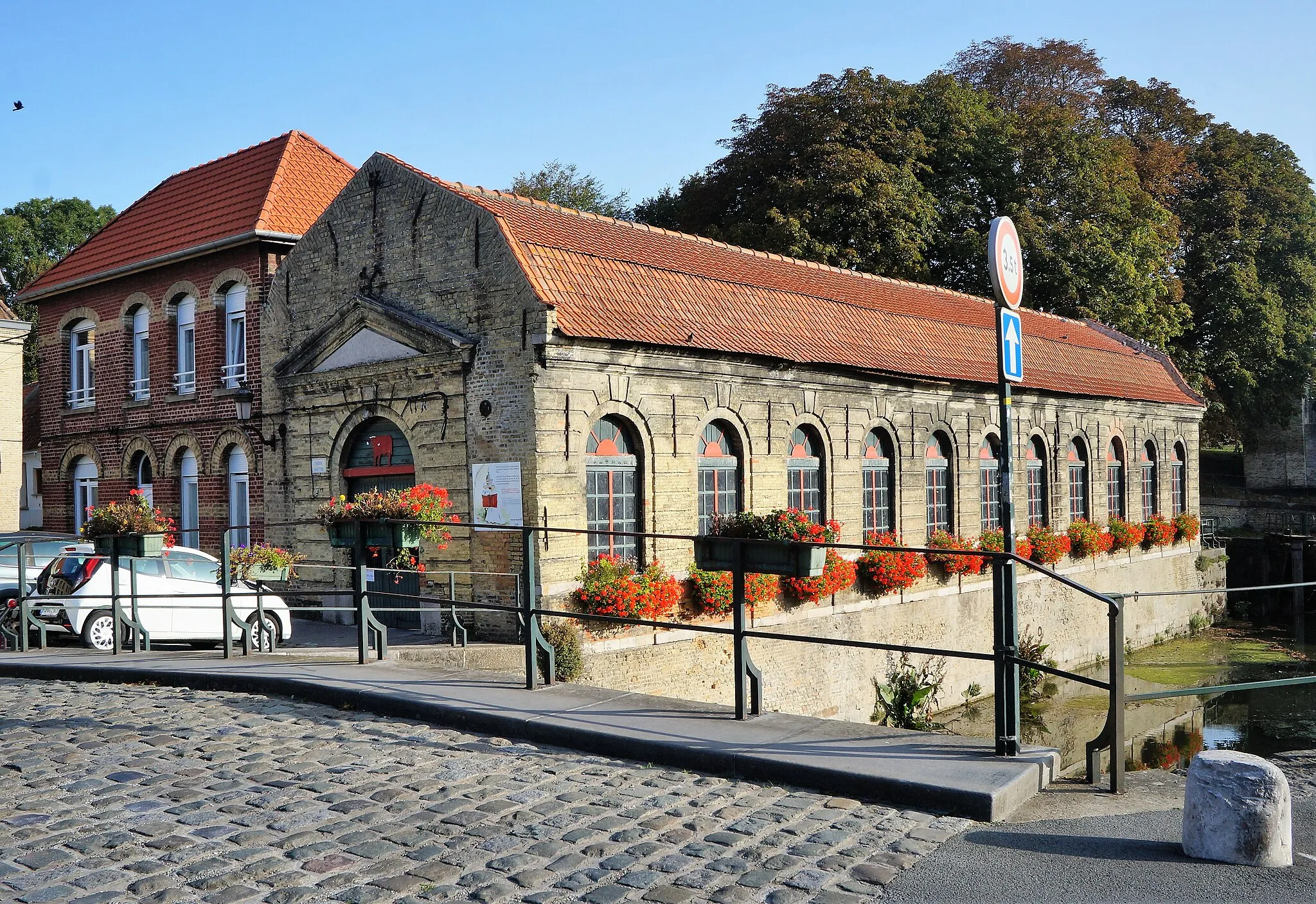 Photo showing: This building is indexed in the base Mérimée, a database of architectural heritage maintained by the French Ministry of Culture, under the reference IA00067385 .