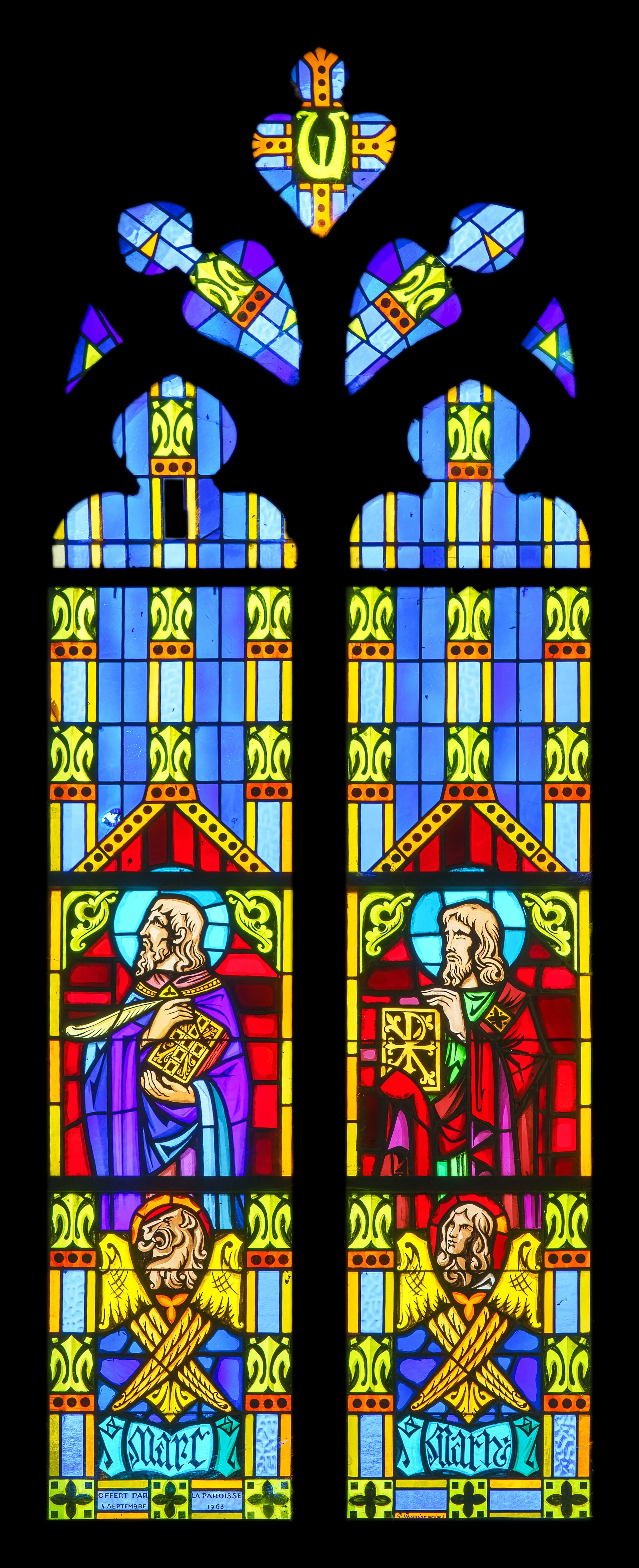 Photo showing: Vitrail à gauche du chœur de l'église saint-Martin d'Attin.
