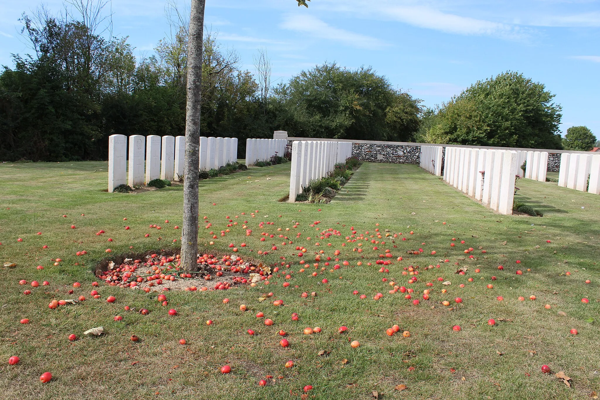 Photo showing: Le cimetière militaire