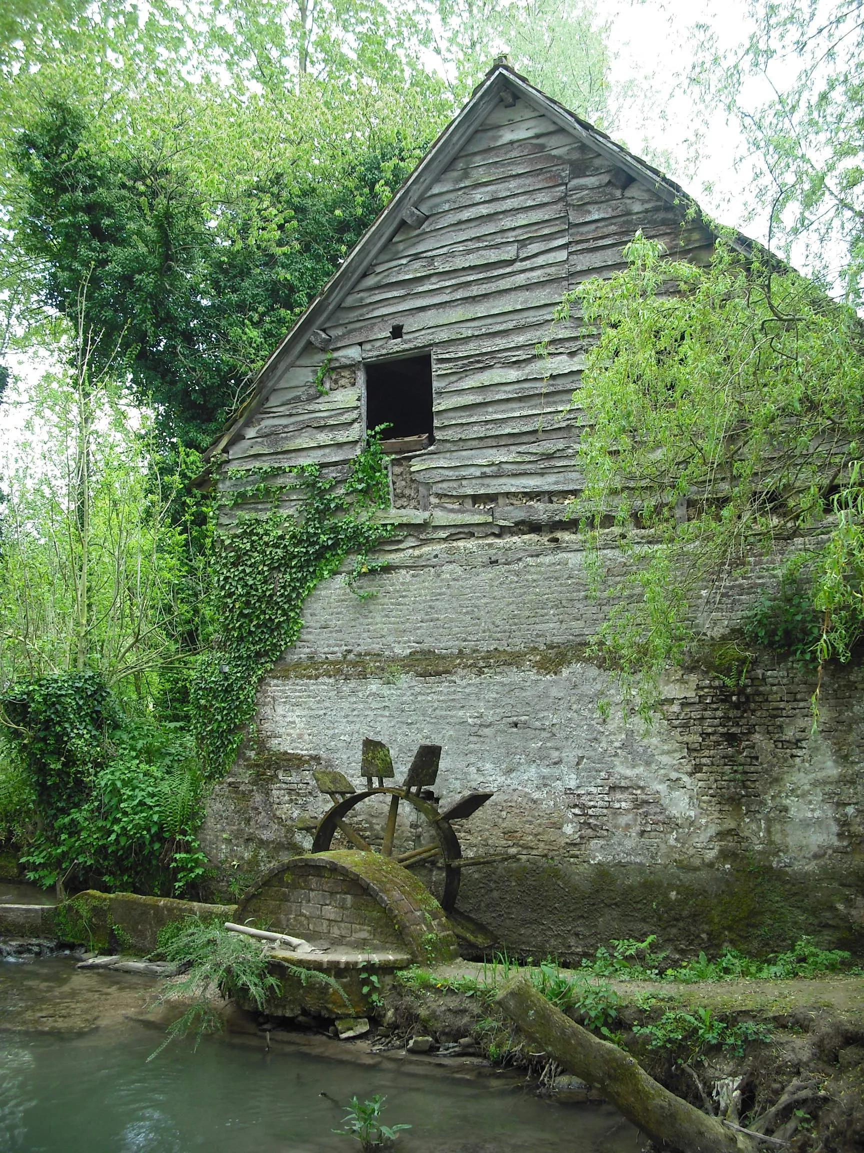 Photo showing: The watermill at Cavron-St.Martin