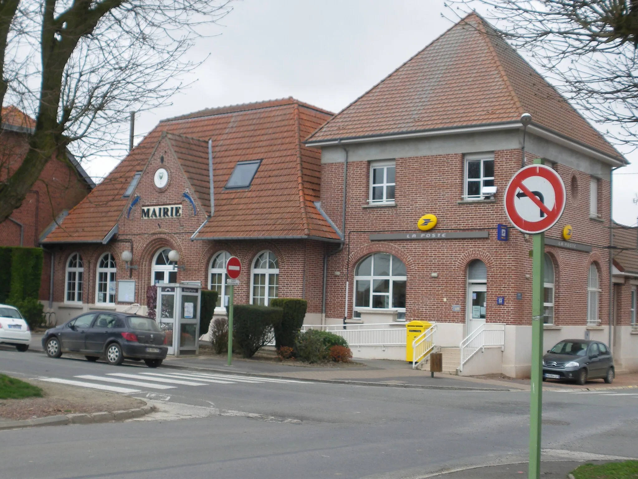 Photo showing: Vue de la mairie d'Hermies.