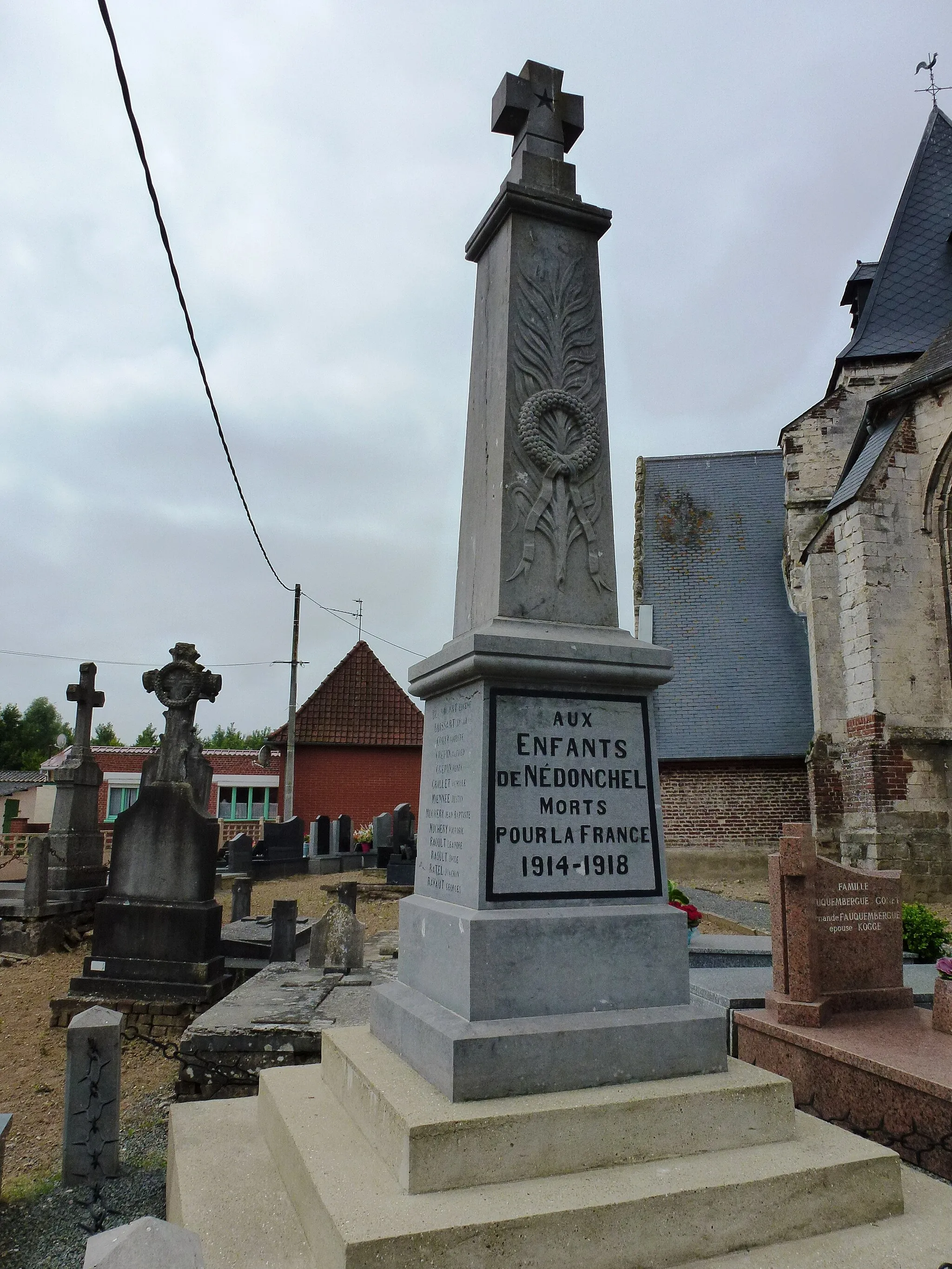 Photo showing: Nédonchel (Pas-de-Calais) monument aux morts