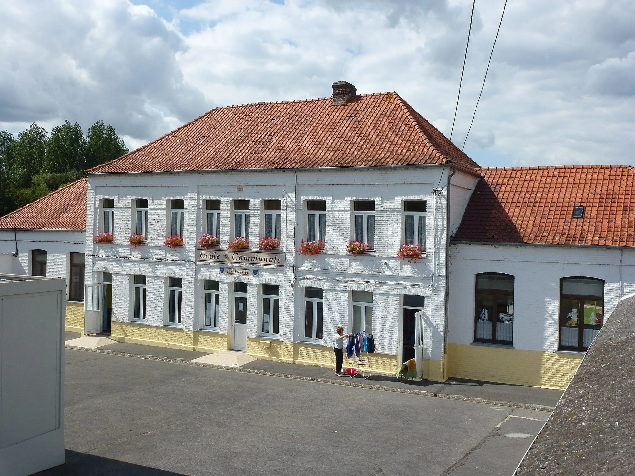 Photo showing: Ouve-Wirquin (Pas-de-Calais) mairie et école