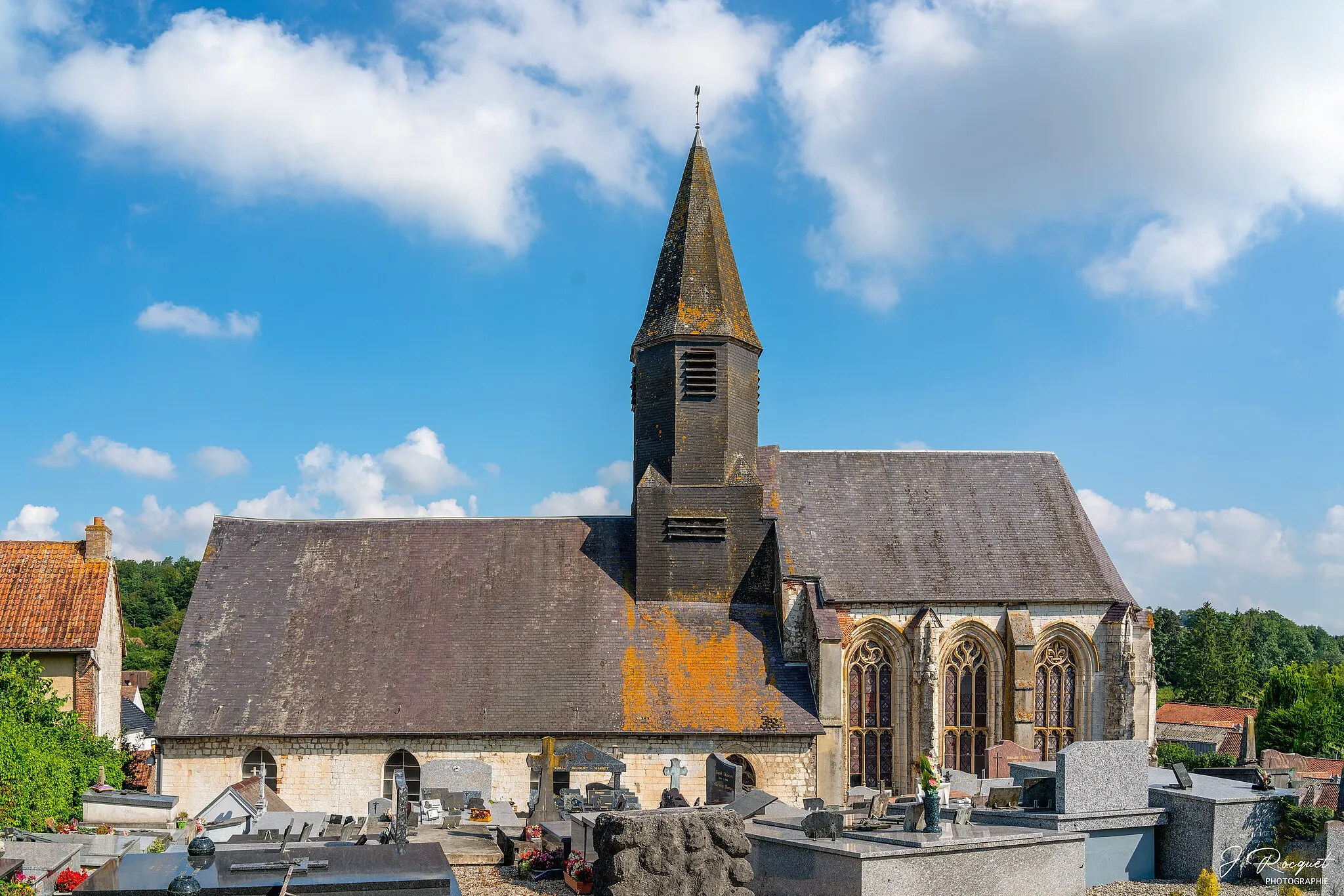 Photo showing: La face sud de l'élise Saint-Martin de Preures