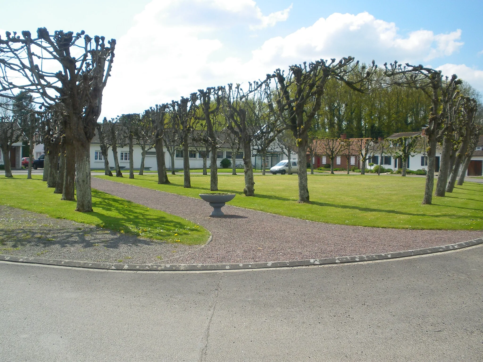 Photo showing: Vue de la place de Raye-sur-Authie.