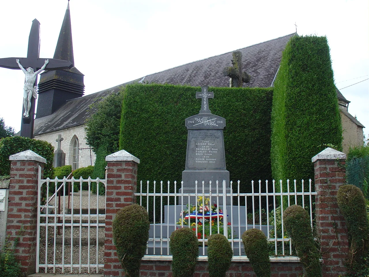 Photo showing: Monument aux morts de Saint-Michel-sous-Bois