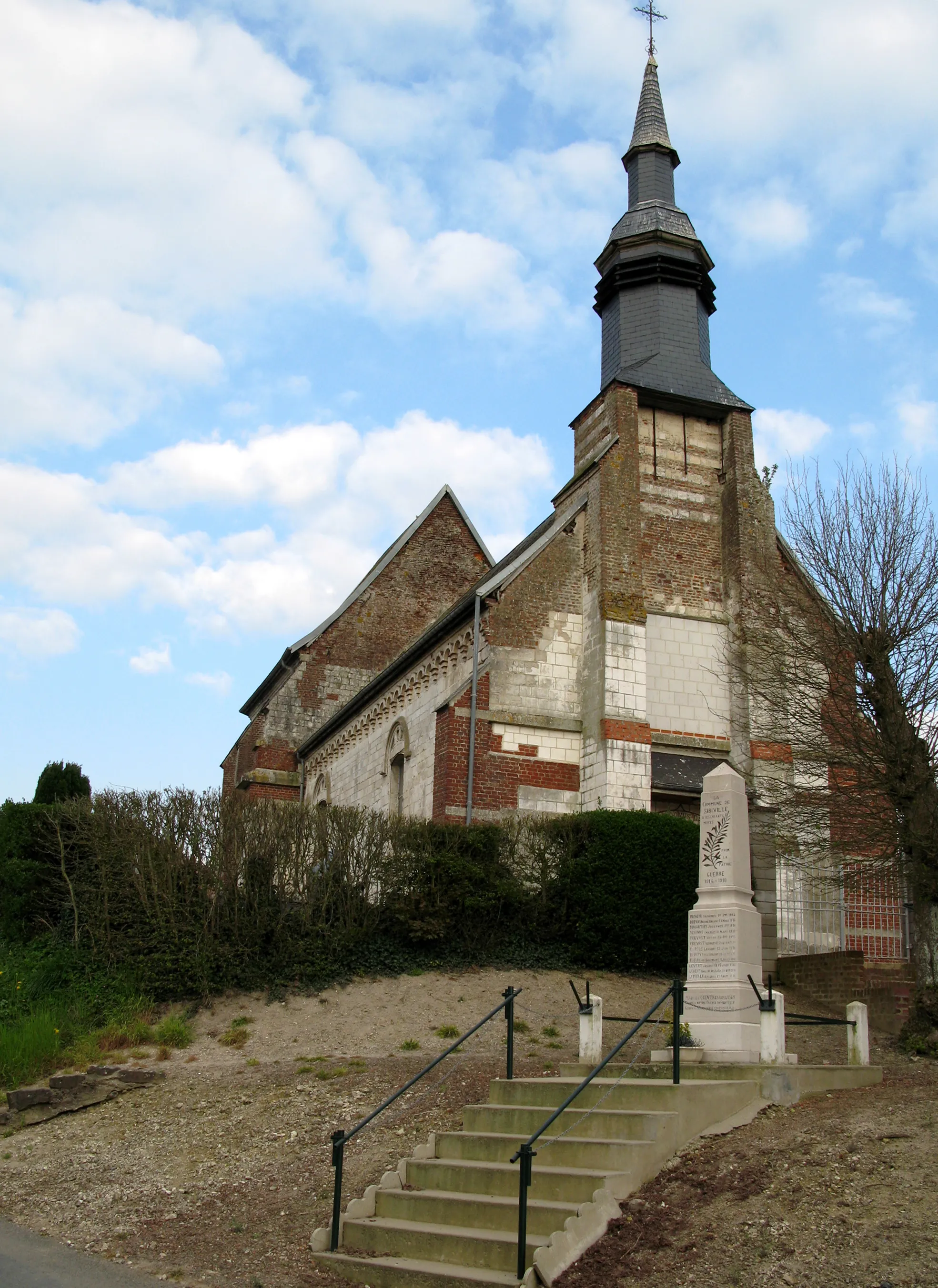 Photo showing: Sibiville (Pas-de-Calais, France) -
L'église et le monument-aux-morts.
.