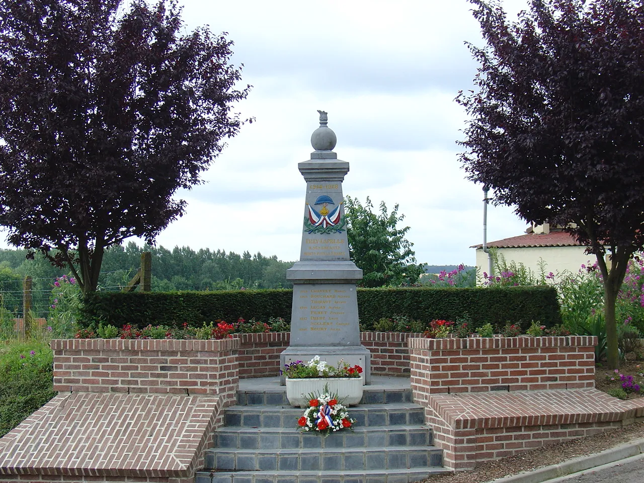 Photo showing: Monument aux morts de Tilly-Capelle.