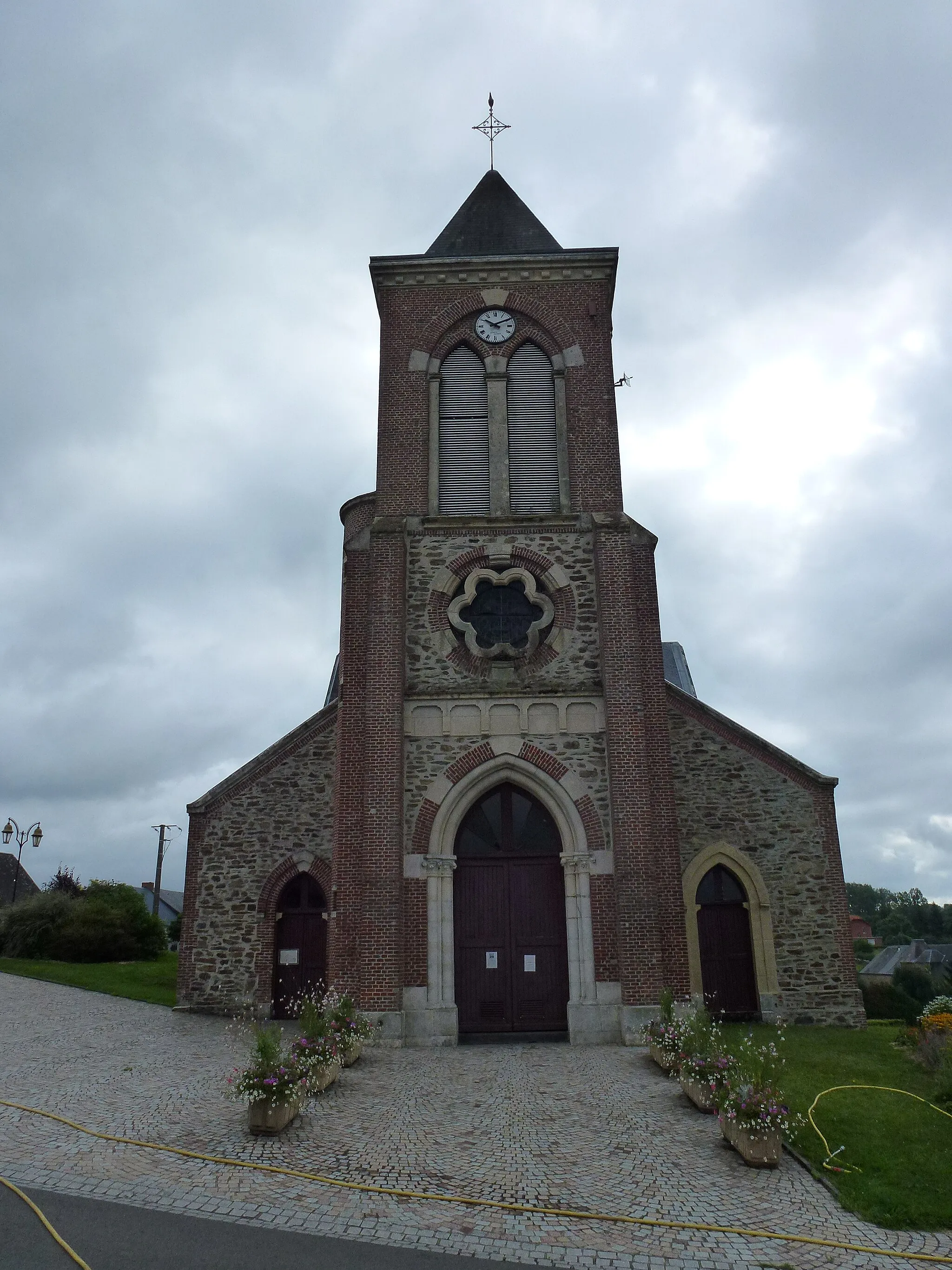 Photo showing: La Neuville-aux-Joûtes (Ardennes) église
