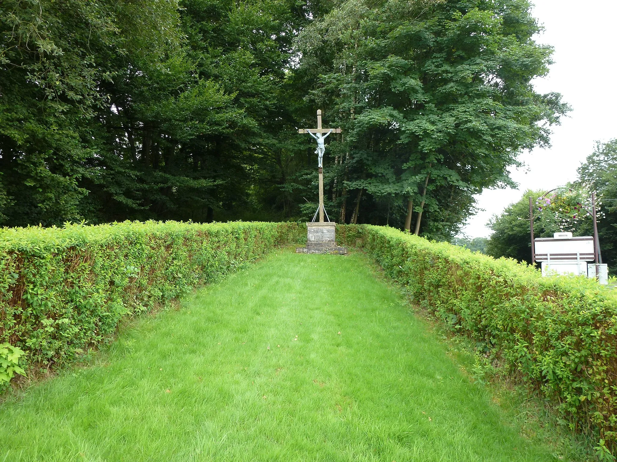 Photo showing: La Neuville-aux-Joûtes (Ardennes) croix de chemin