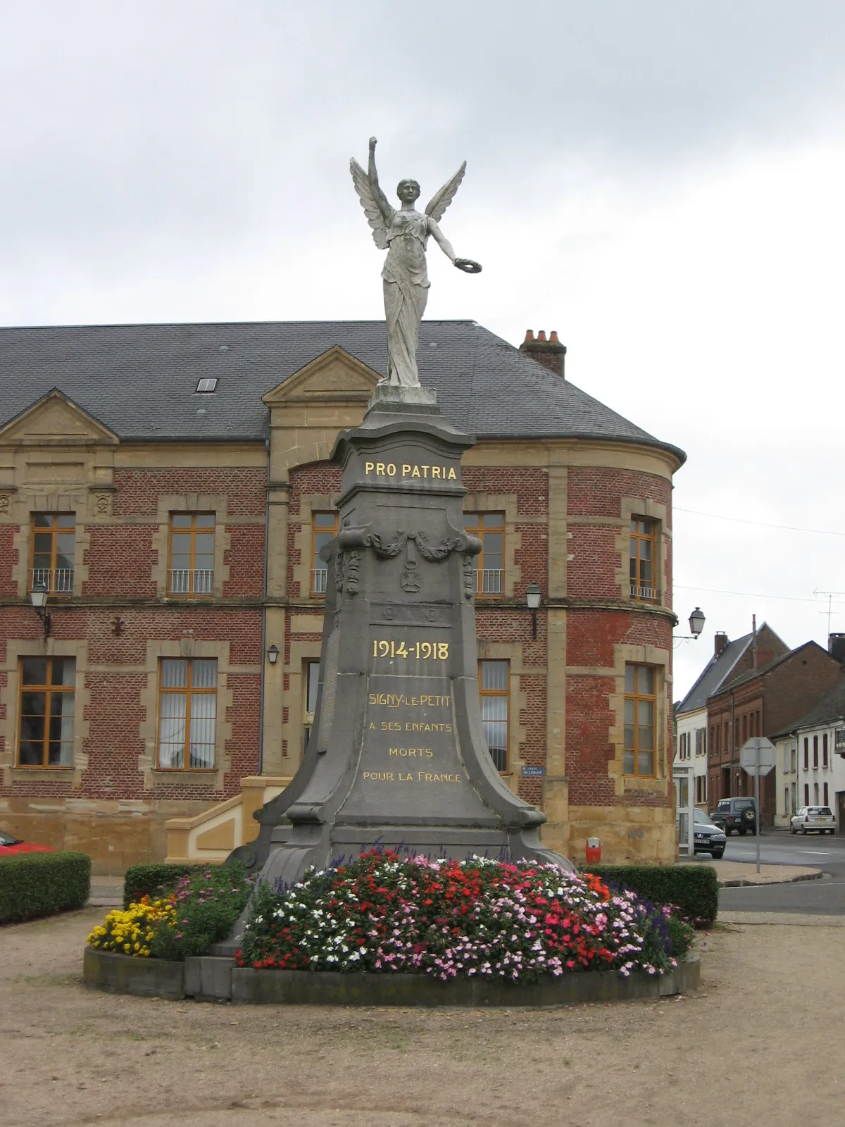 Photo showing: Monument aux morts de Signy-le-Petit