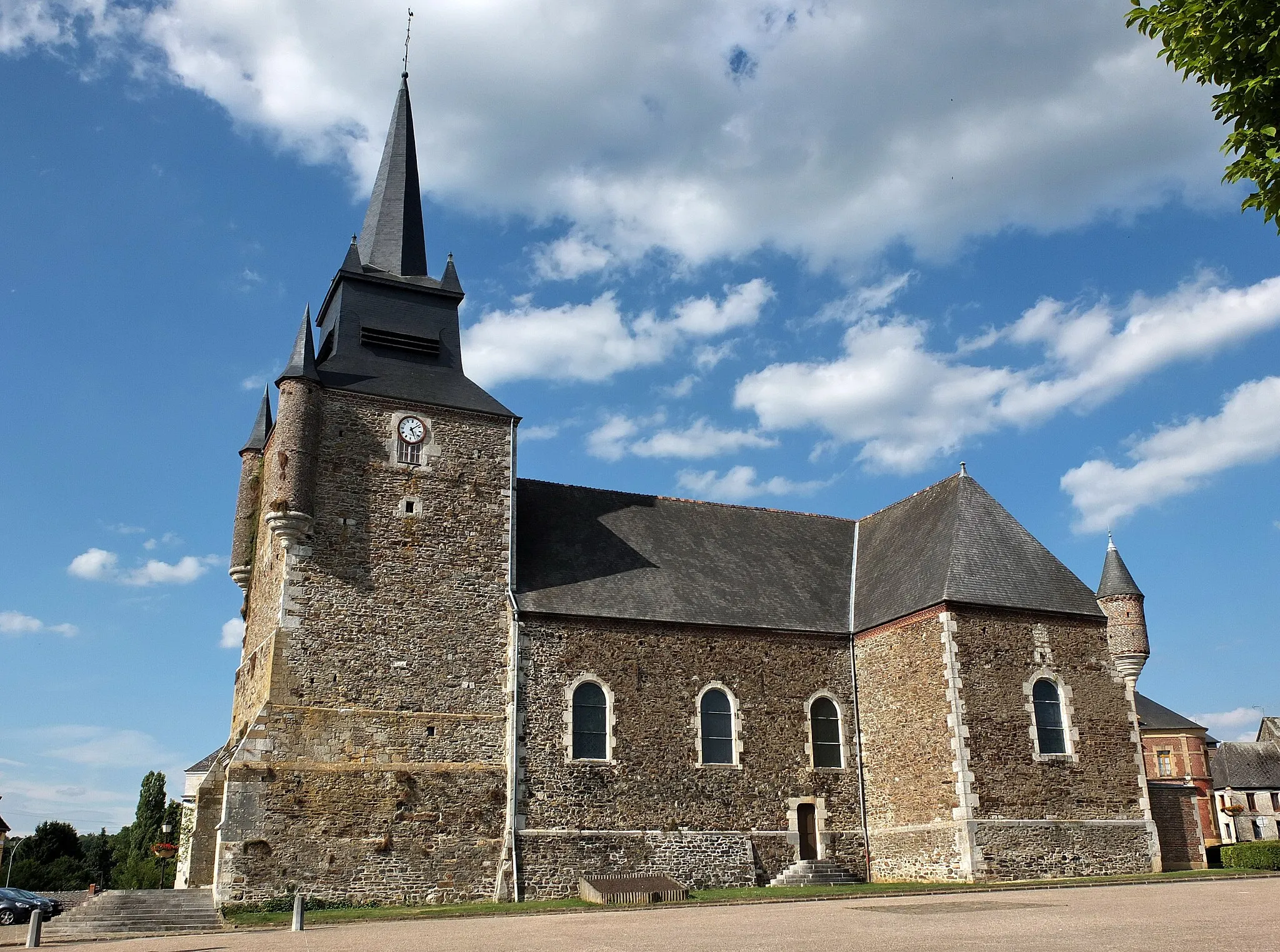 Photo showing: Fortified church of Thiérarche, Ardennes -France (XVII)