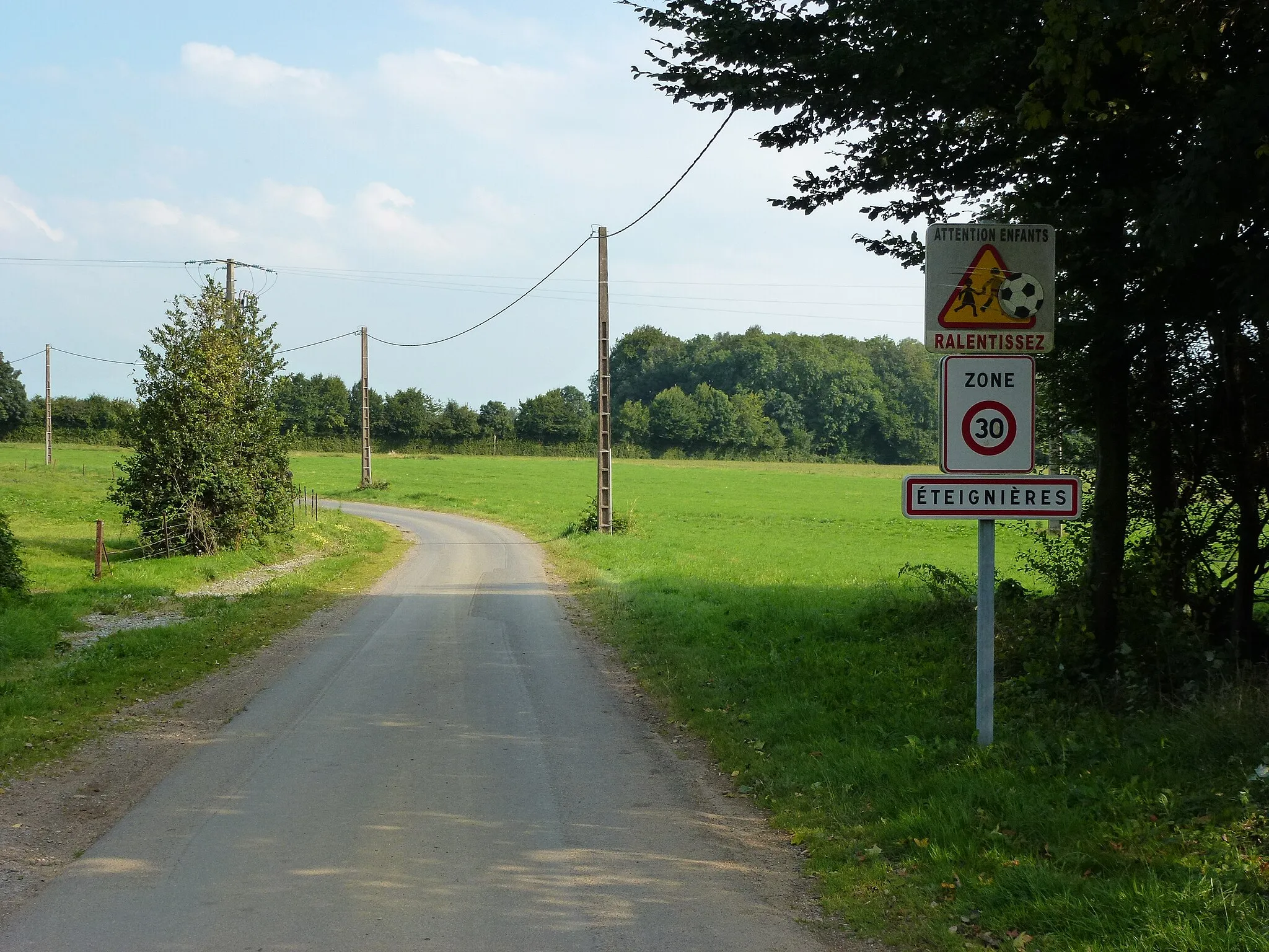 Photo showing: Éteignières (Ardennes) city limit sign