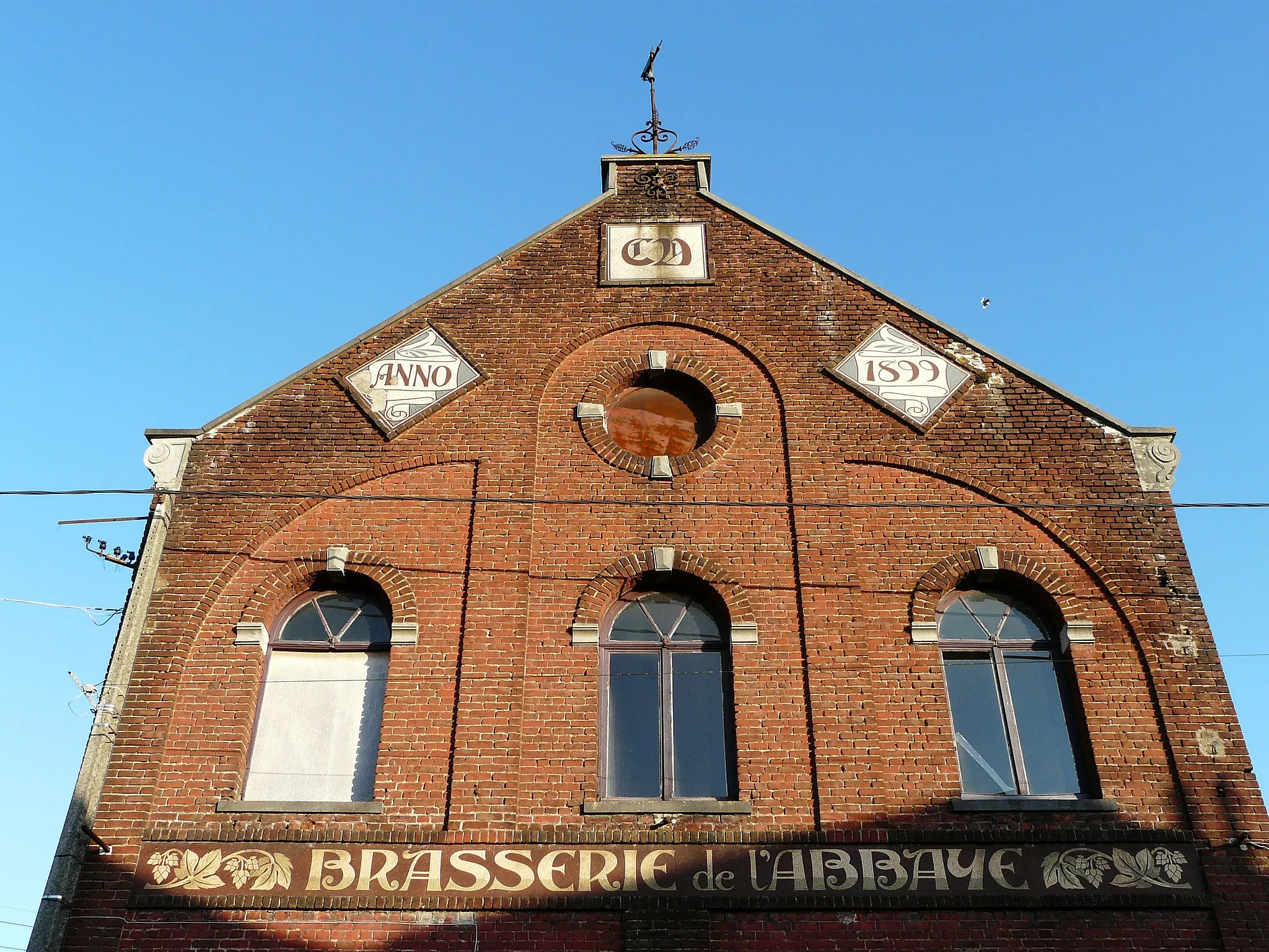 Photo showing: Façade de la brasserie de l'Abbaye à Solesmes