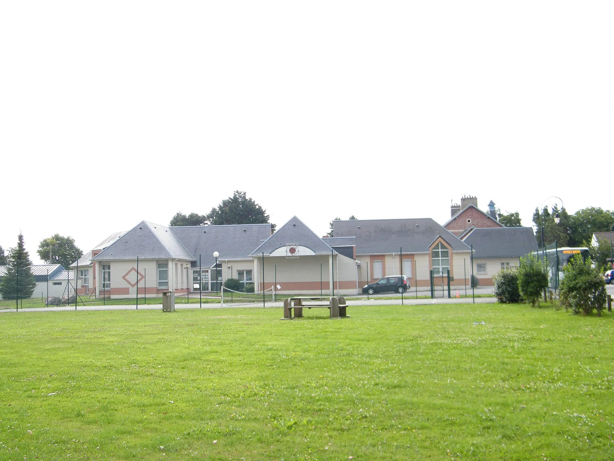 Photo showing: Groupe scolaire, Groffliers, Pas-de-Calais, France