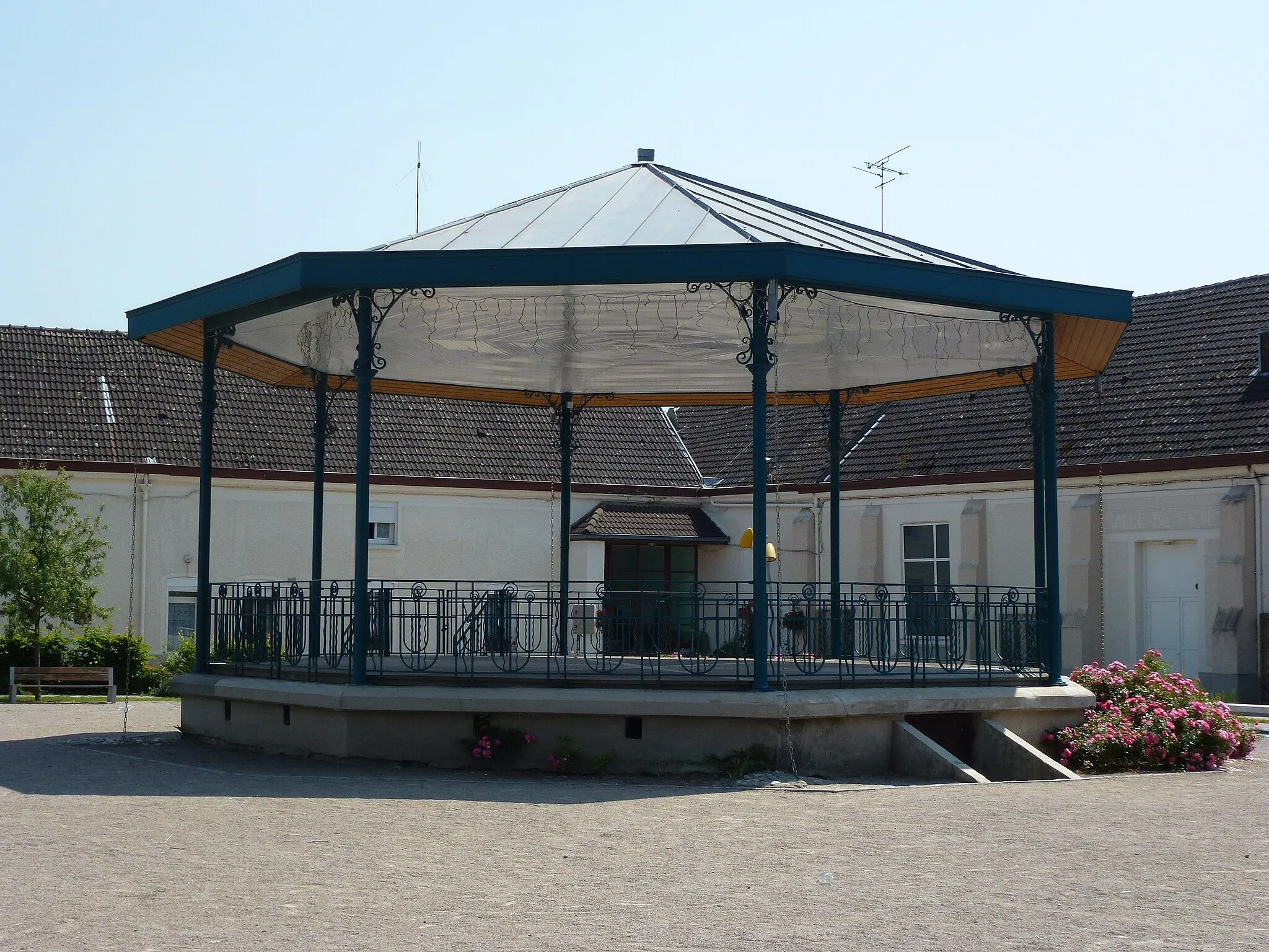 Photo showing: Escaudain (Nord, Fr) kiosque à musique