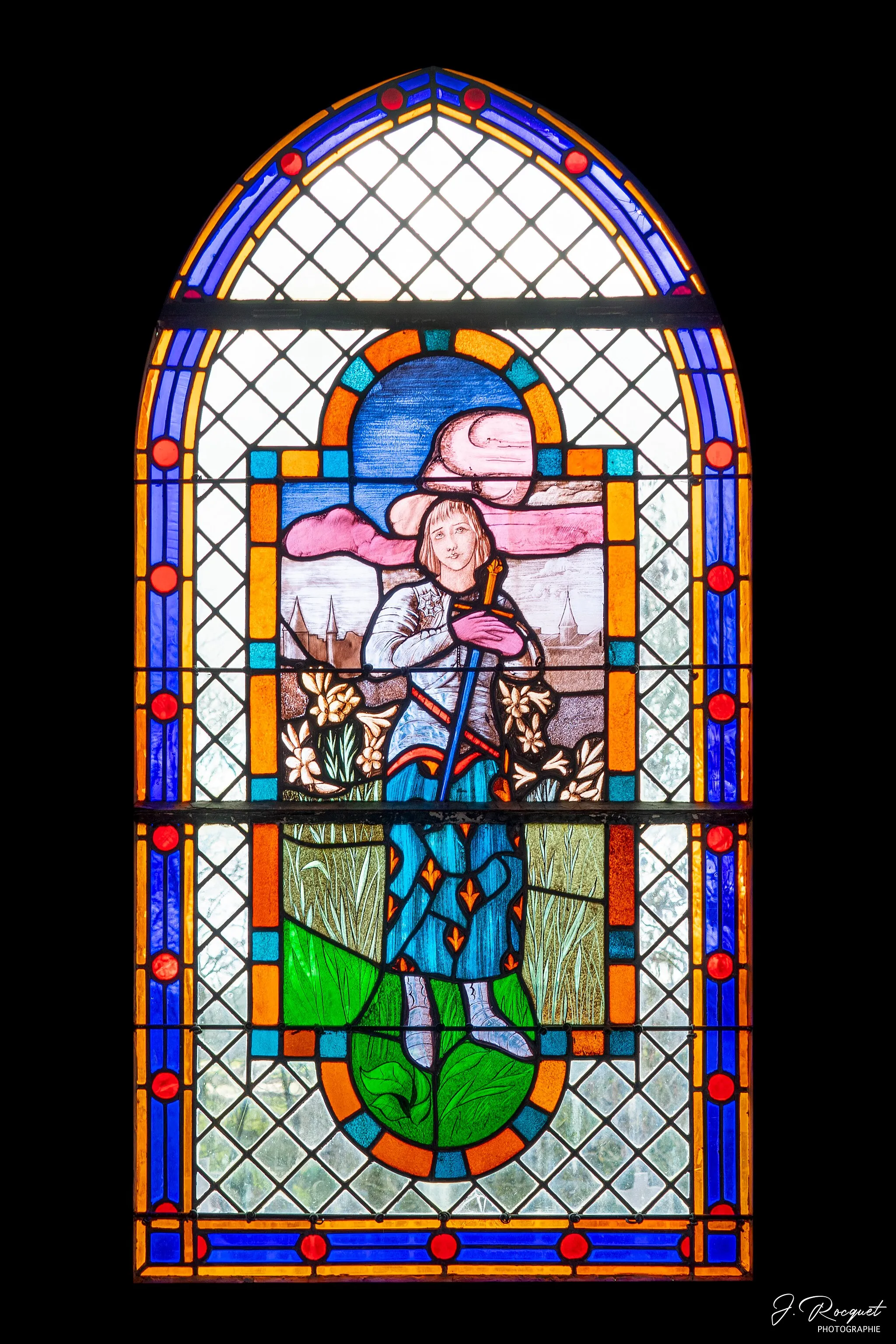 Photo showing: Vitrail de Sainte Jeanne d'Arc